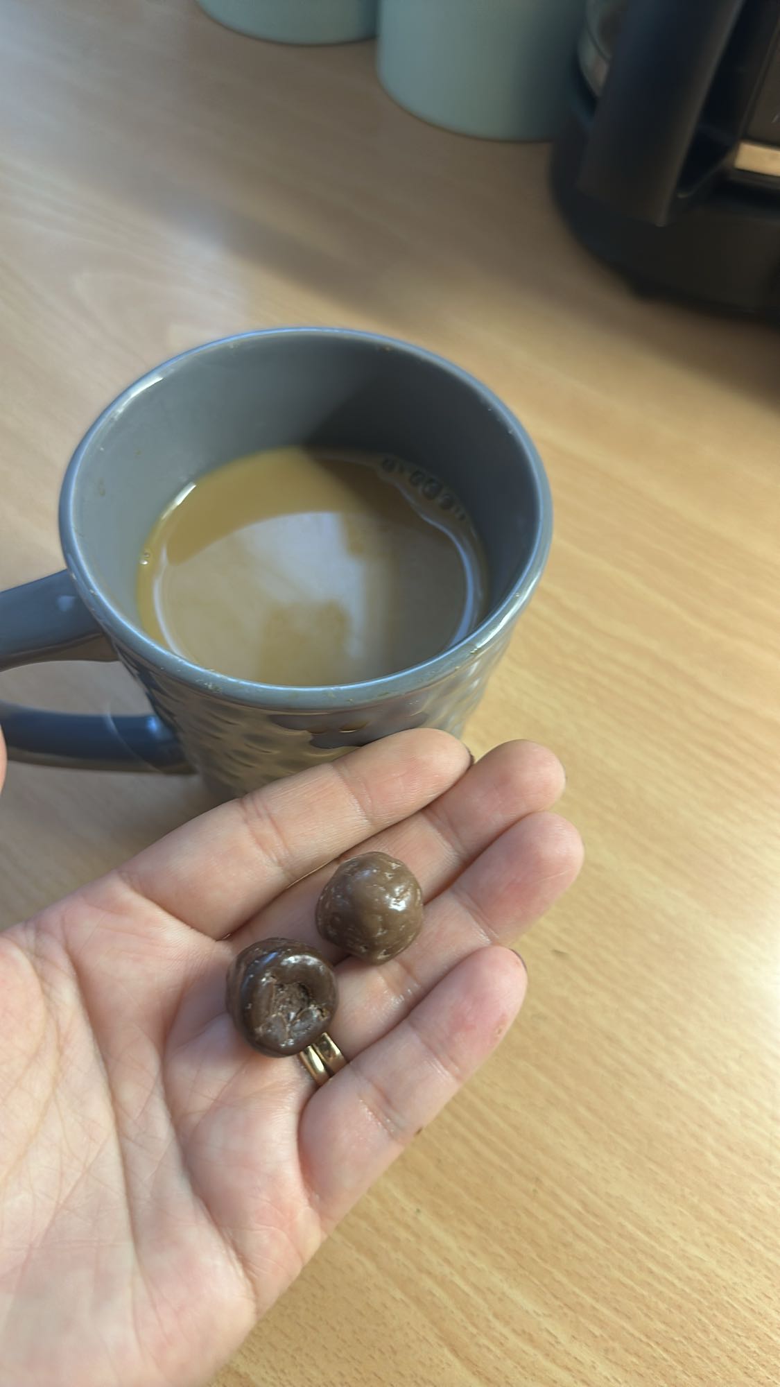 Kaffe och chokladkulor