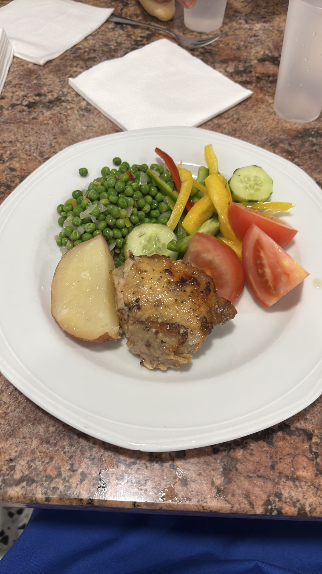 Pollo con verduras y papa