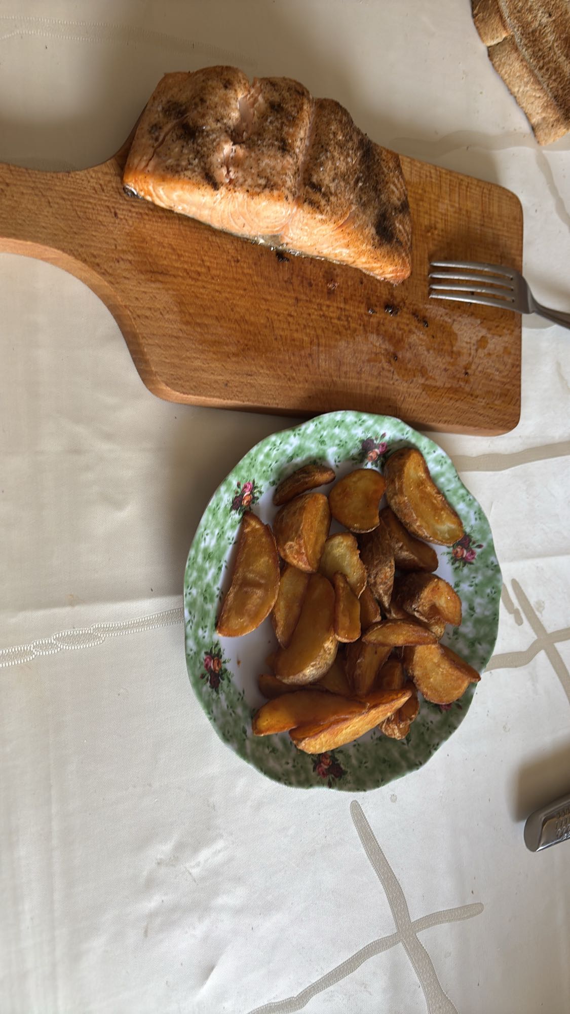 Salmon and potato wedges