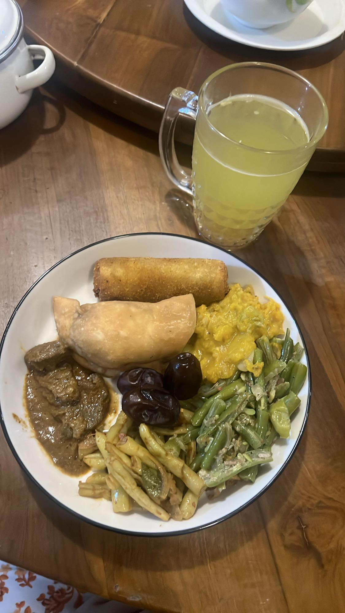 Mixed plate with juice