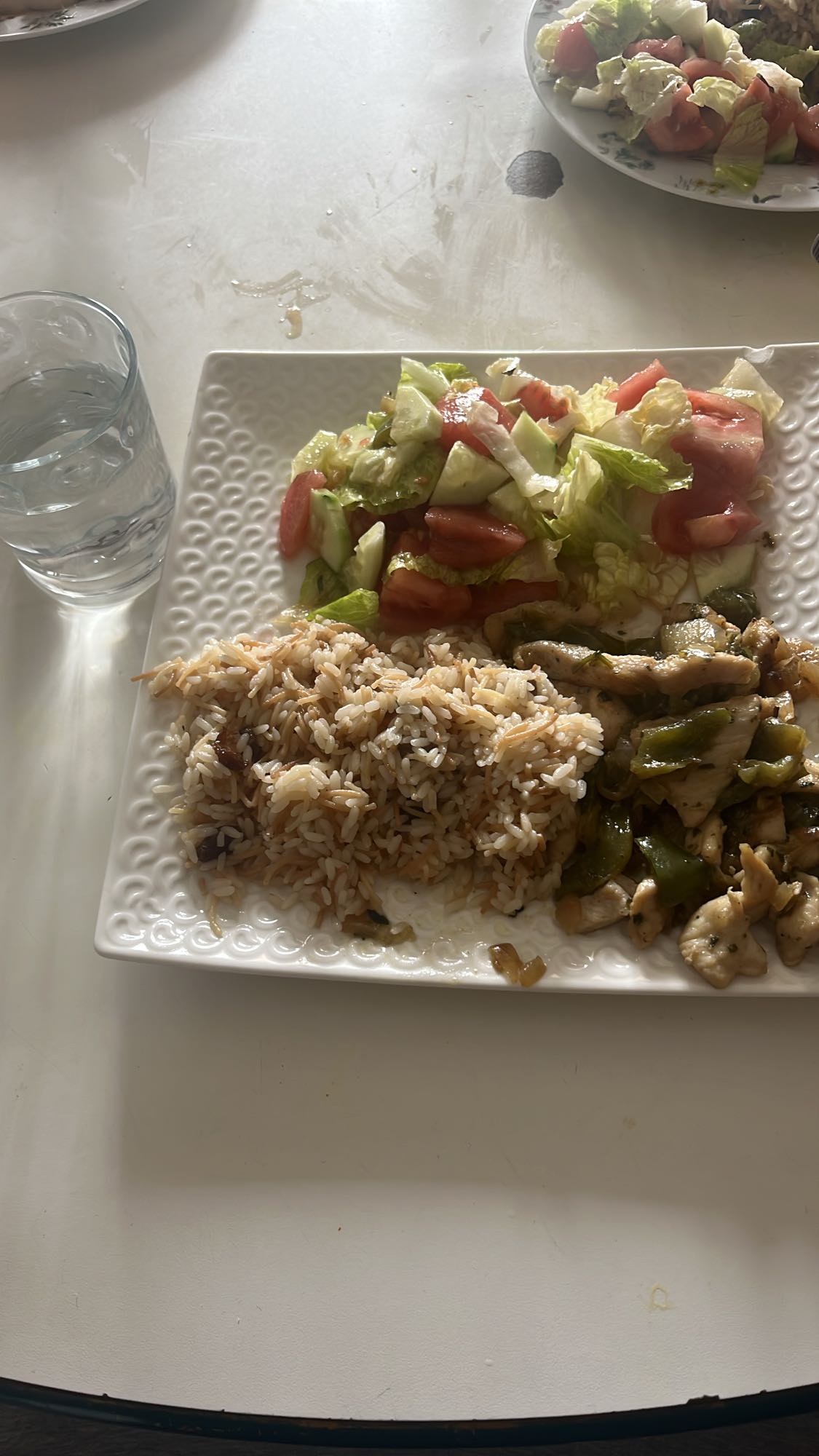 Pollo con arroz y ensalada