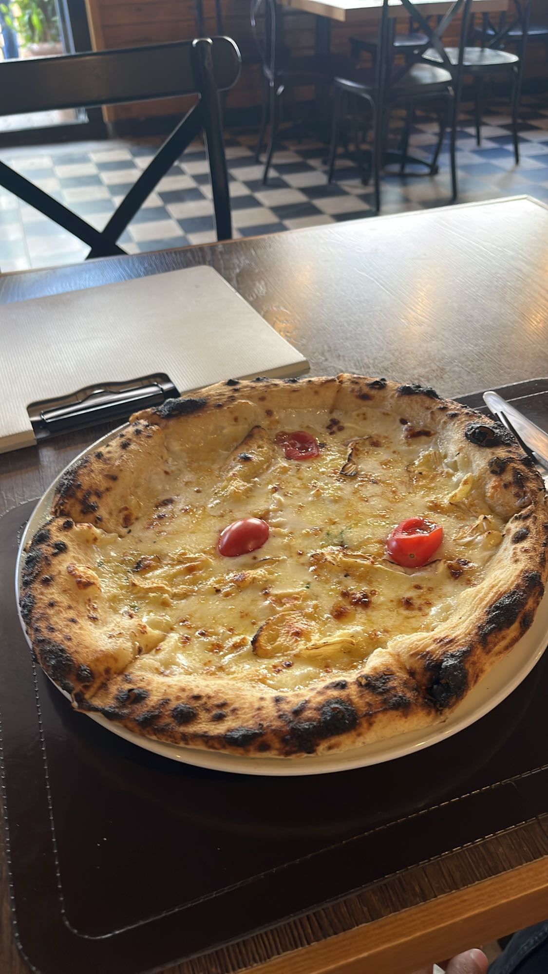 Pizza fromage et tomates