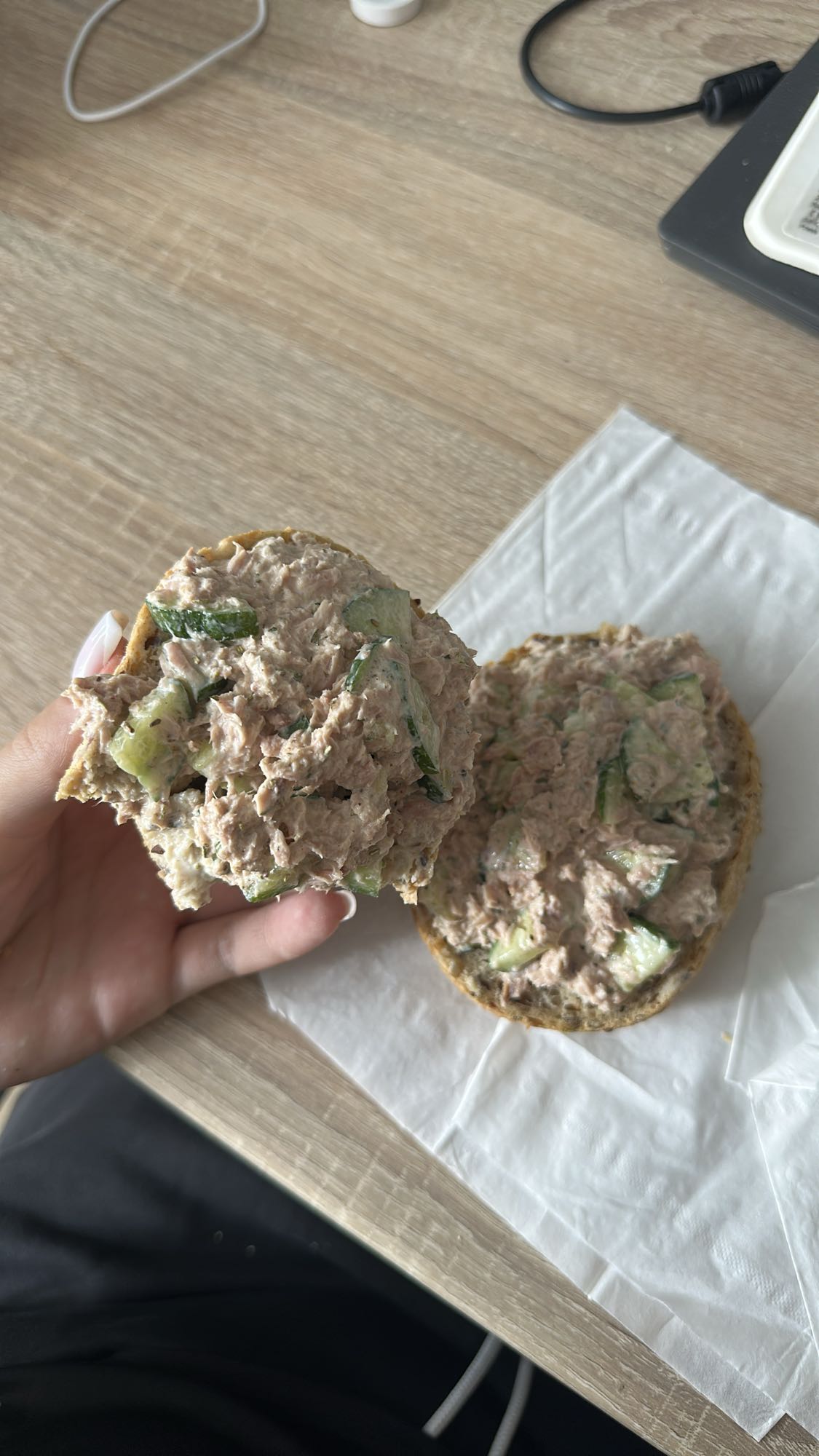 бутерброд с тунцом