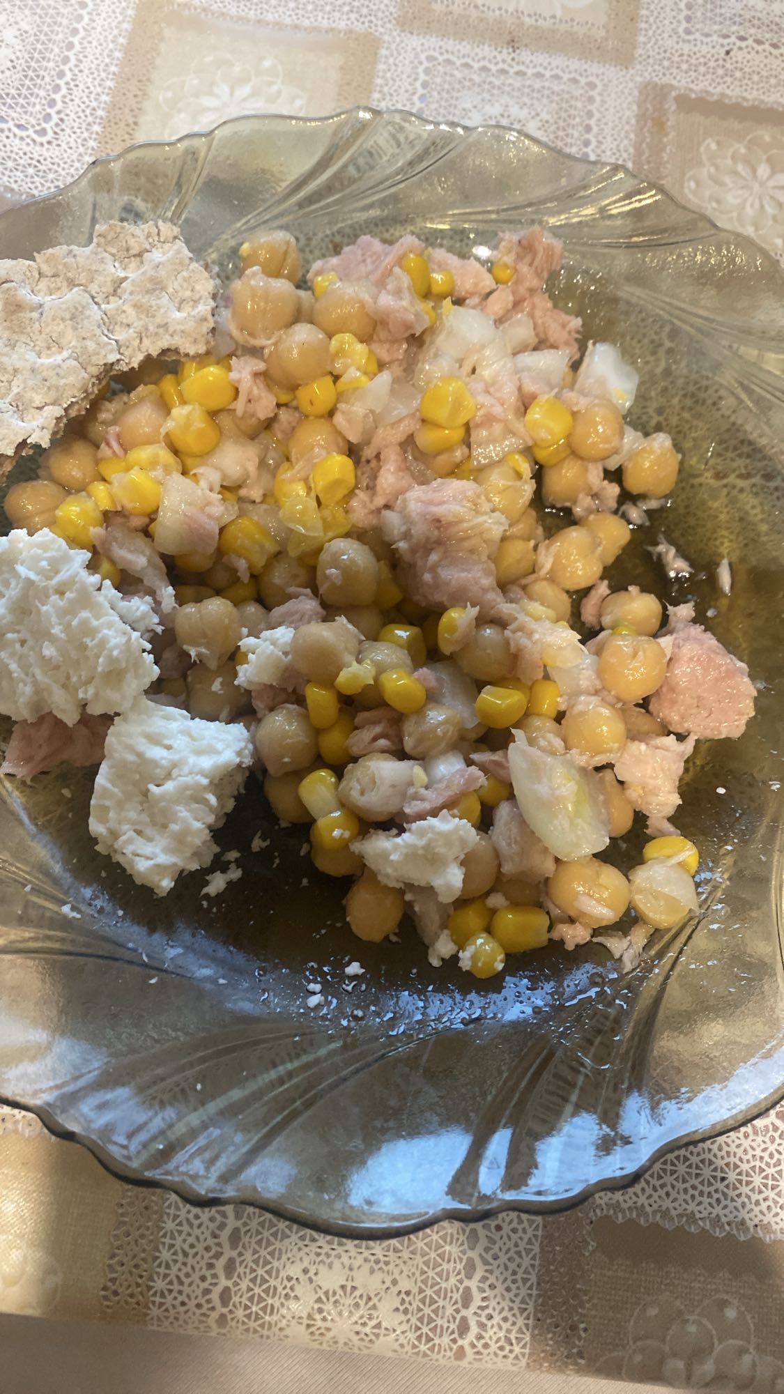 Salată cu năut și ton