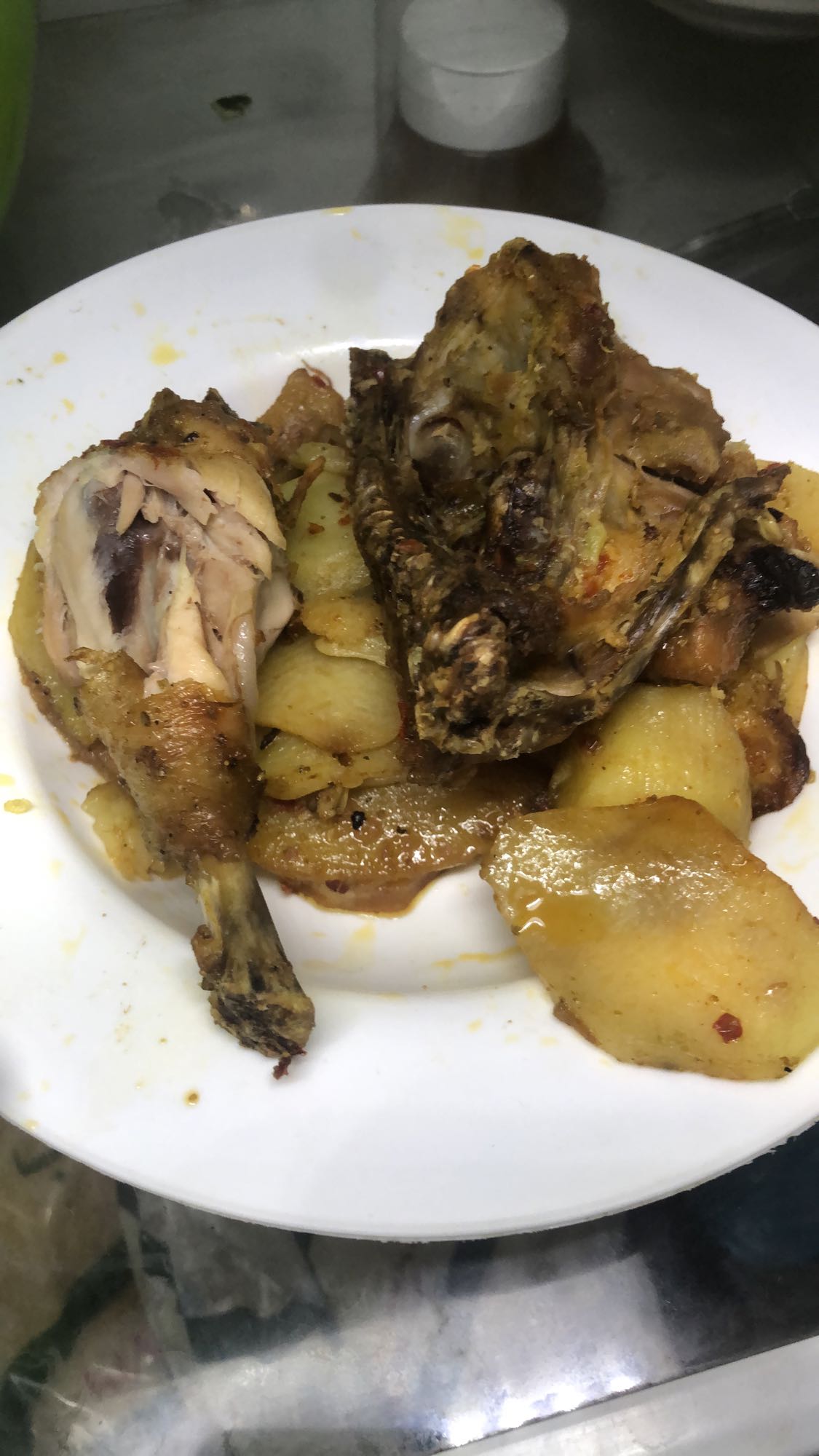 دجاج مع فلفل وبصل وبيض وبطاطس مشوية