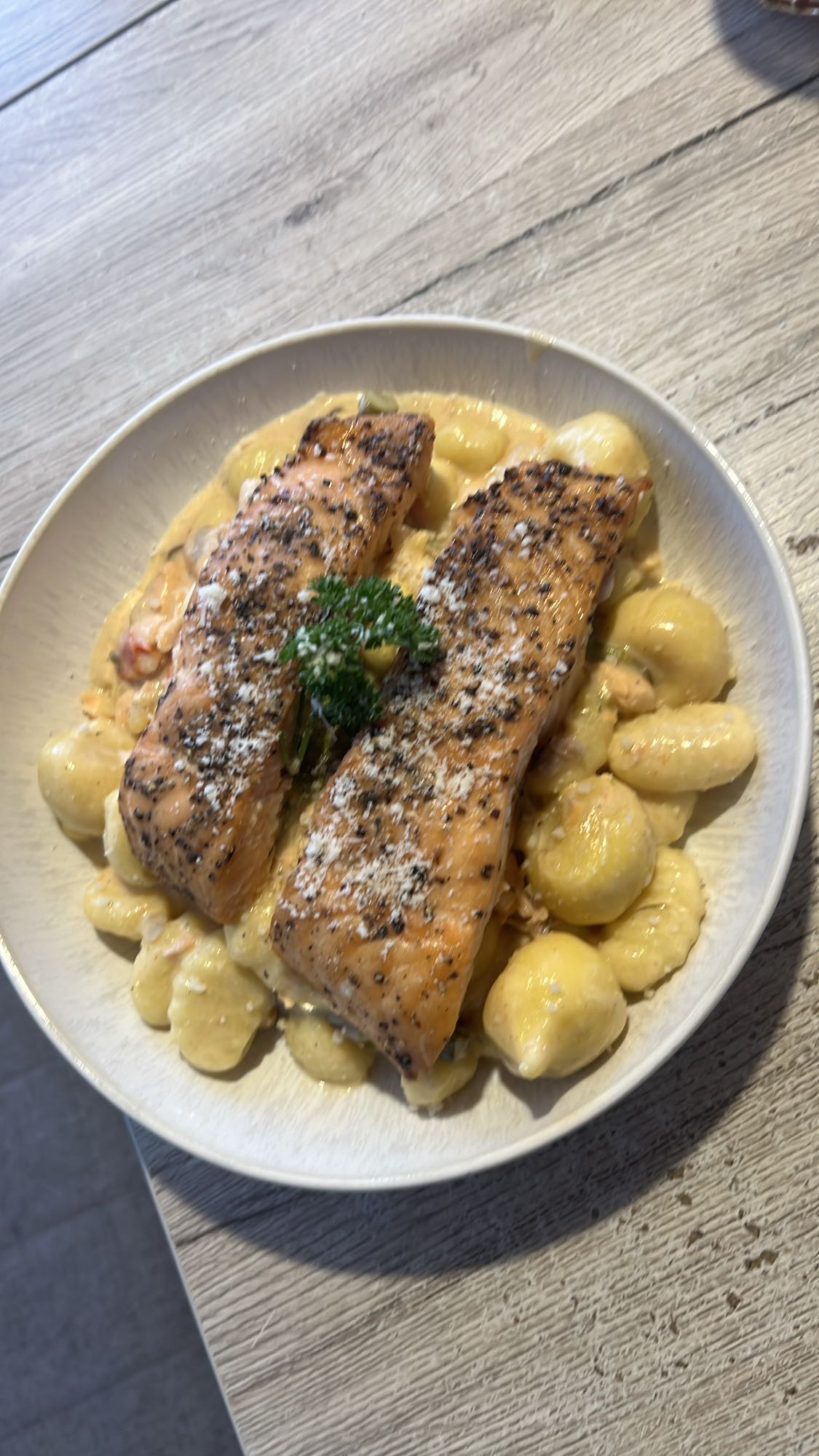 Lachs mit Gnocchi