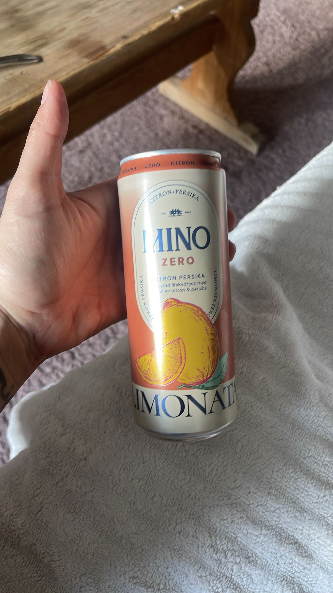 Citron persika dryck