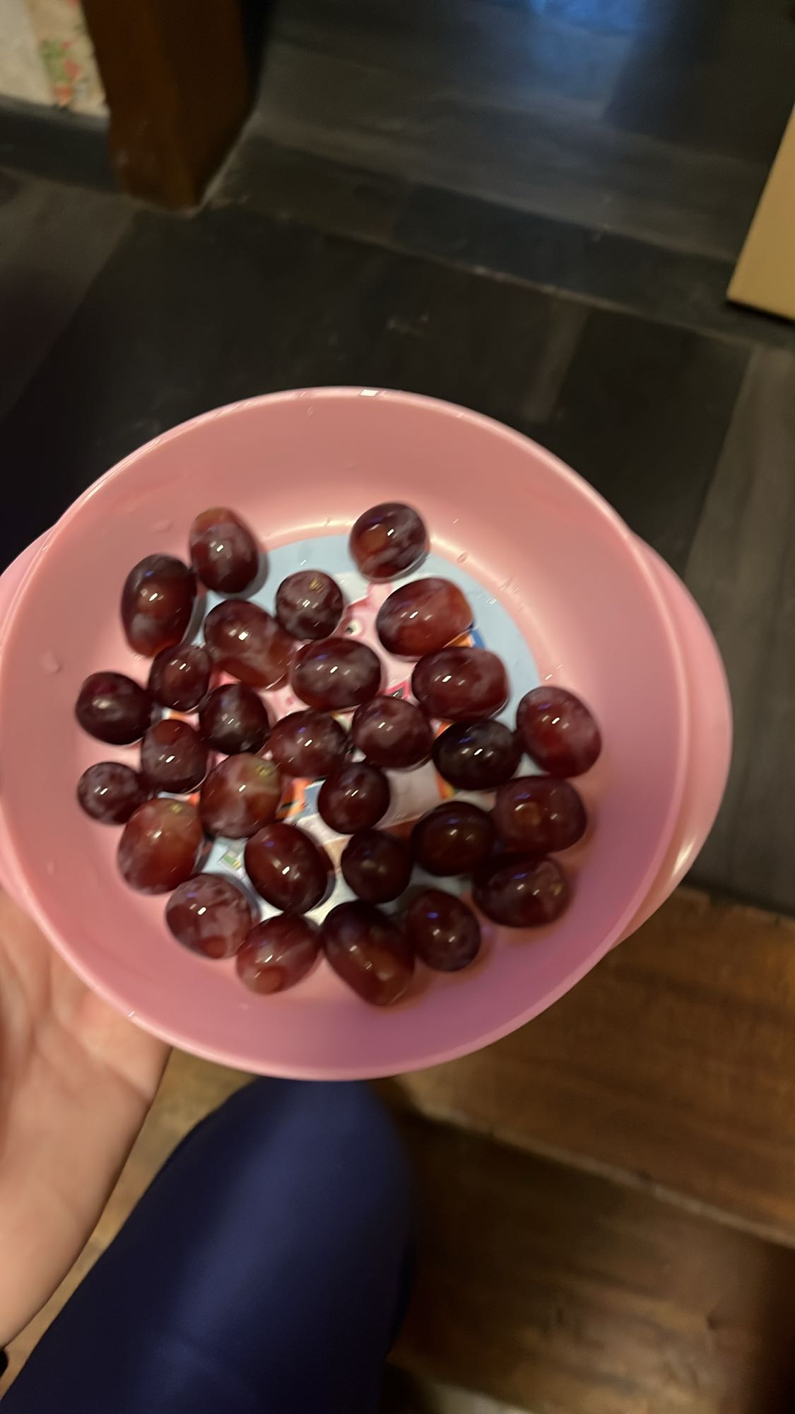 kom met rode druiven