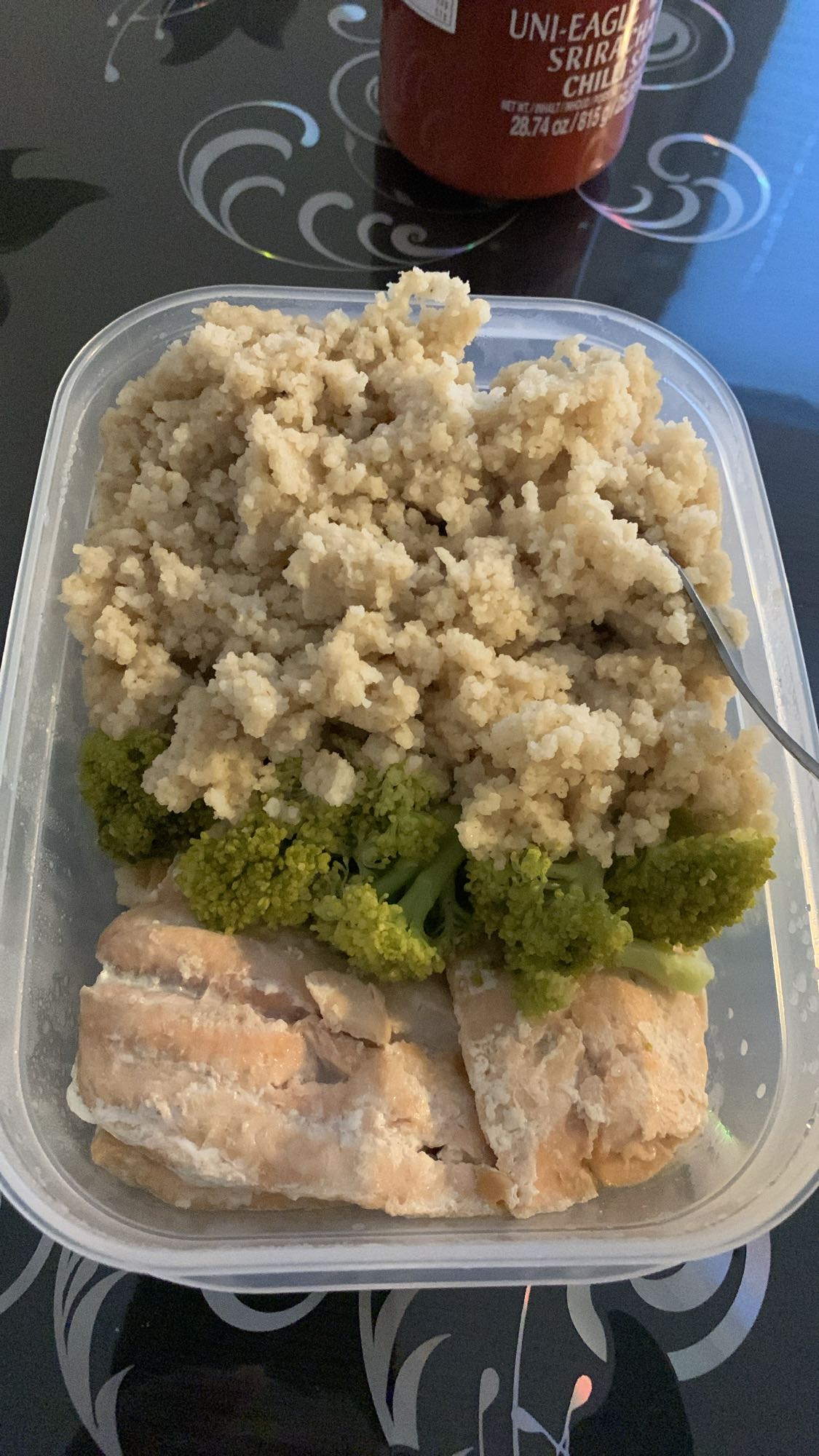 Lax med couscous och broccoli