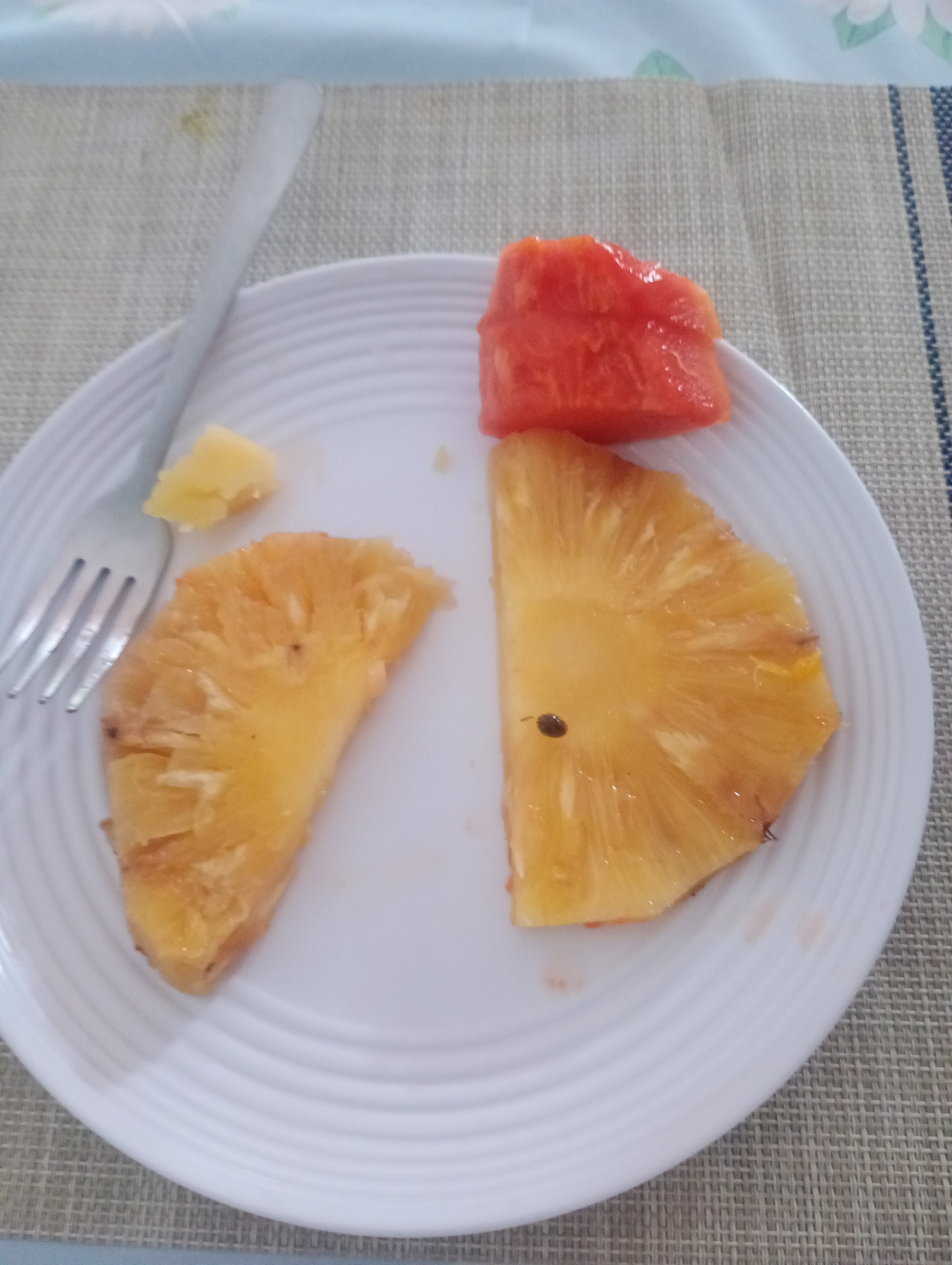 Fruta fresca en plato