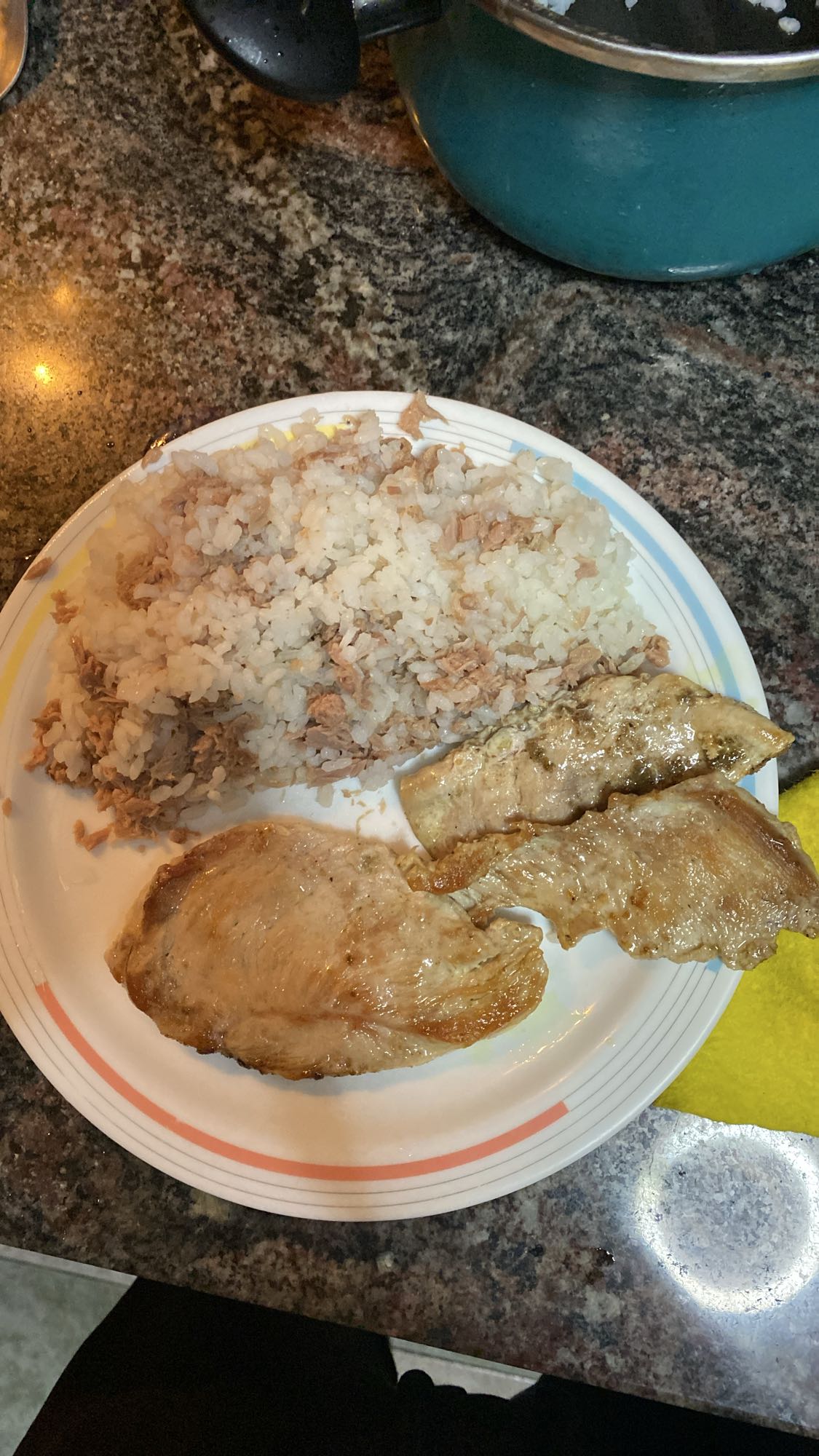 Arroz con atún y cerdo