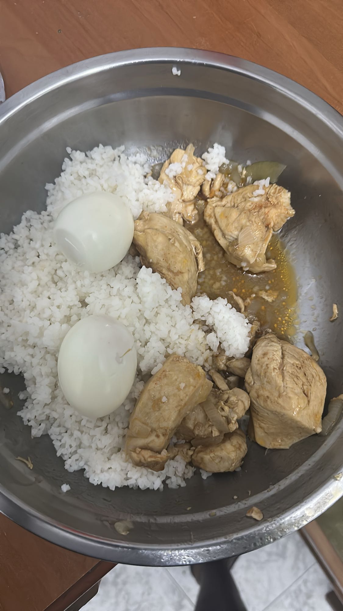 Pollo con arroz y huevos