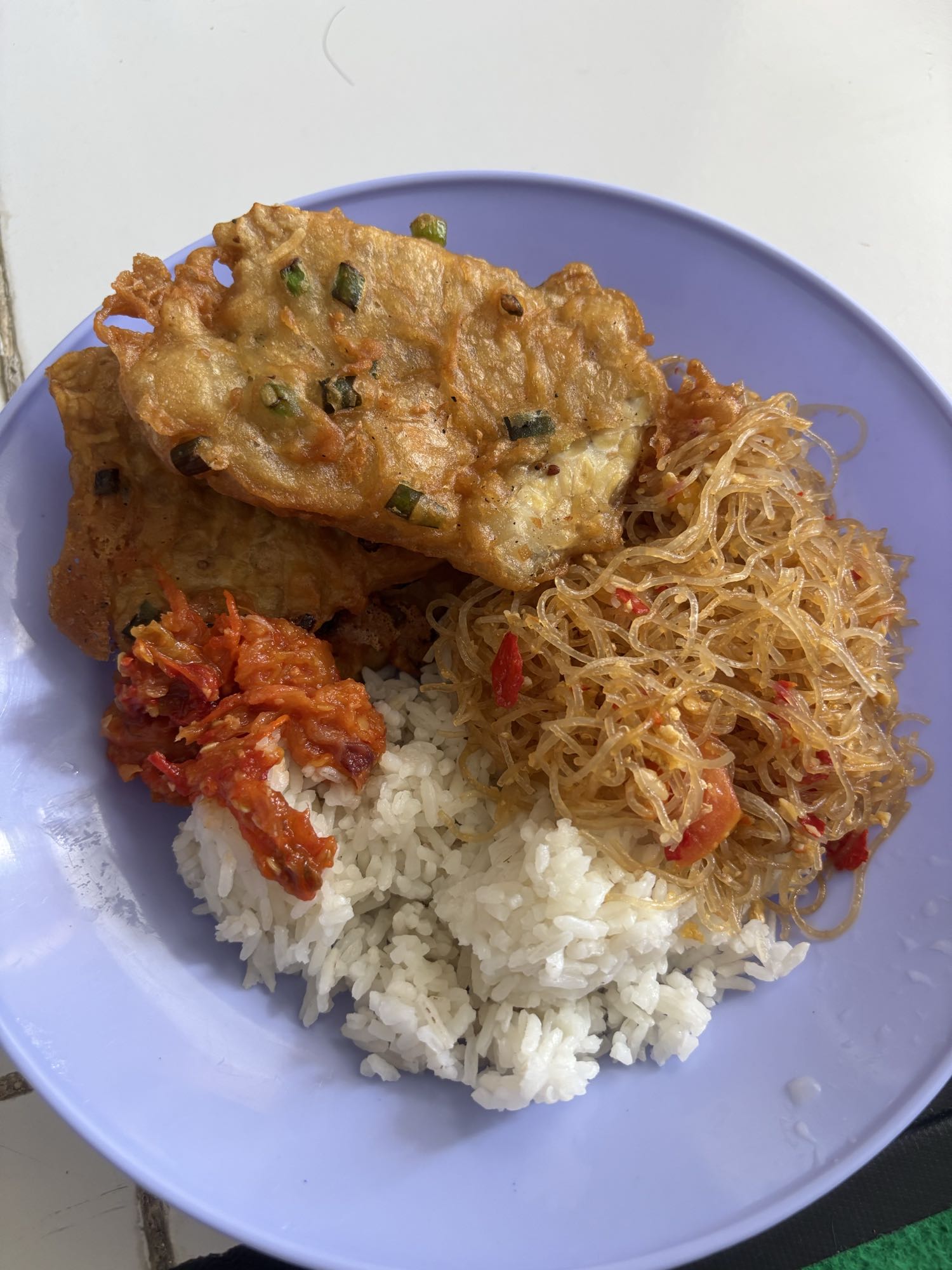 Nasi, bihun, tempe goreng
