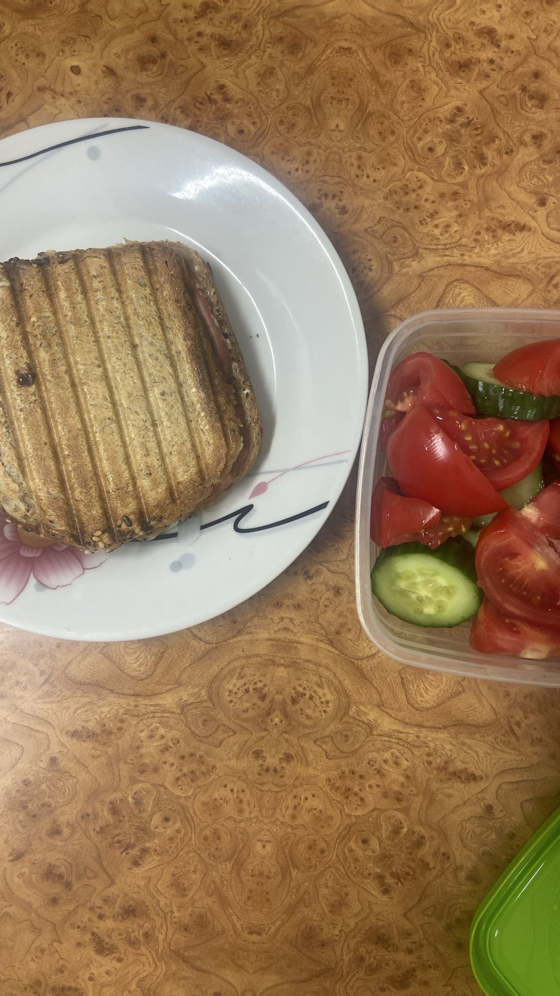 Sandviș cu pâine integrală și mușchi file