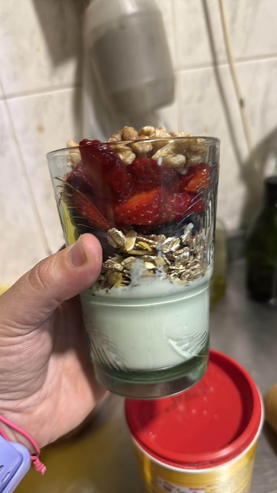 vaso de yogur con frutas