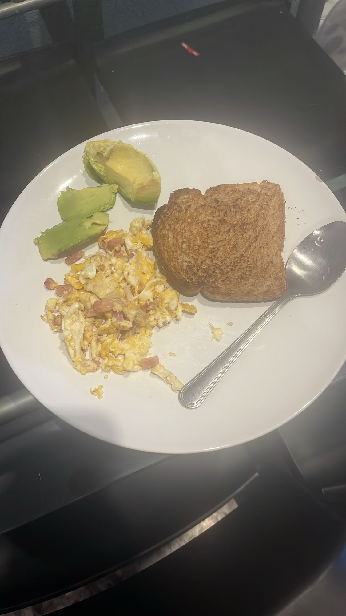 Desayuno con huevo y pan