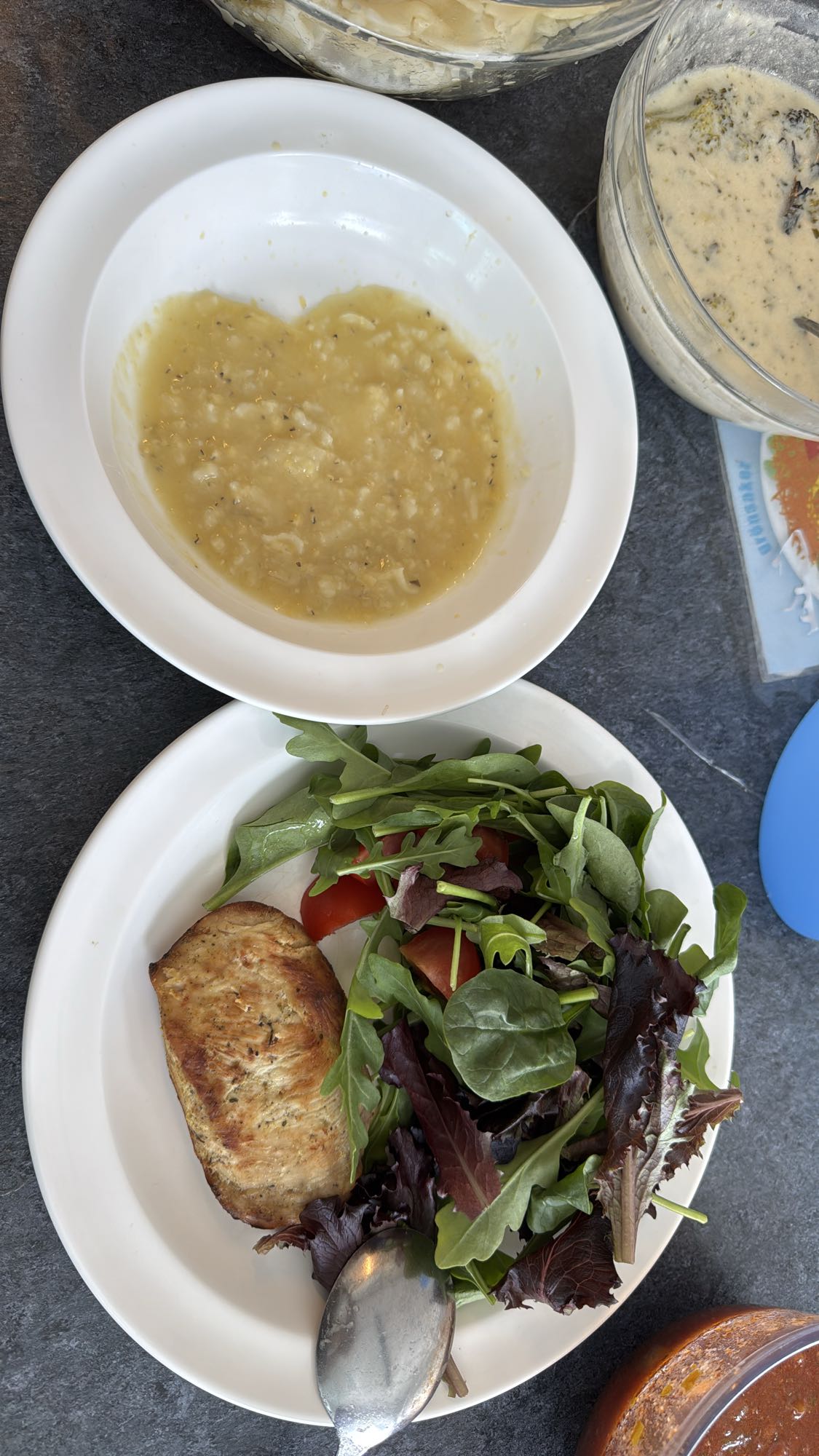 Kyckling med sallad och soppa