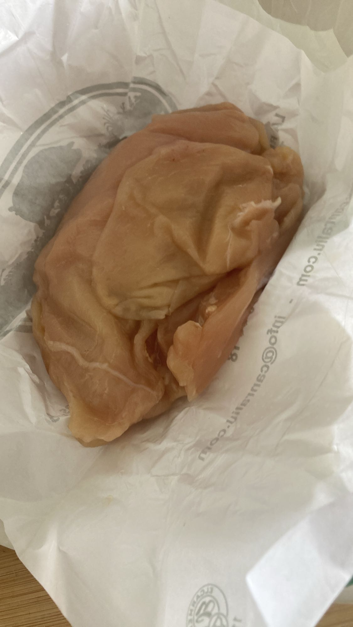 Pechuga de pollo cruda