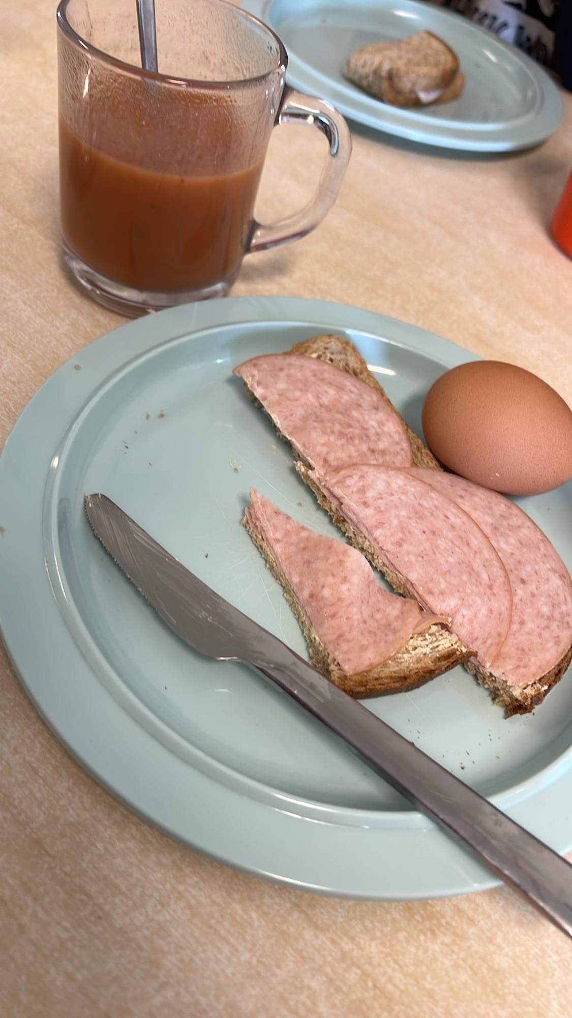 Brood met worst en ei