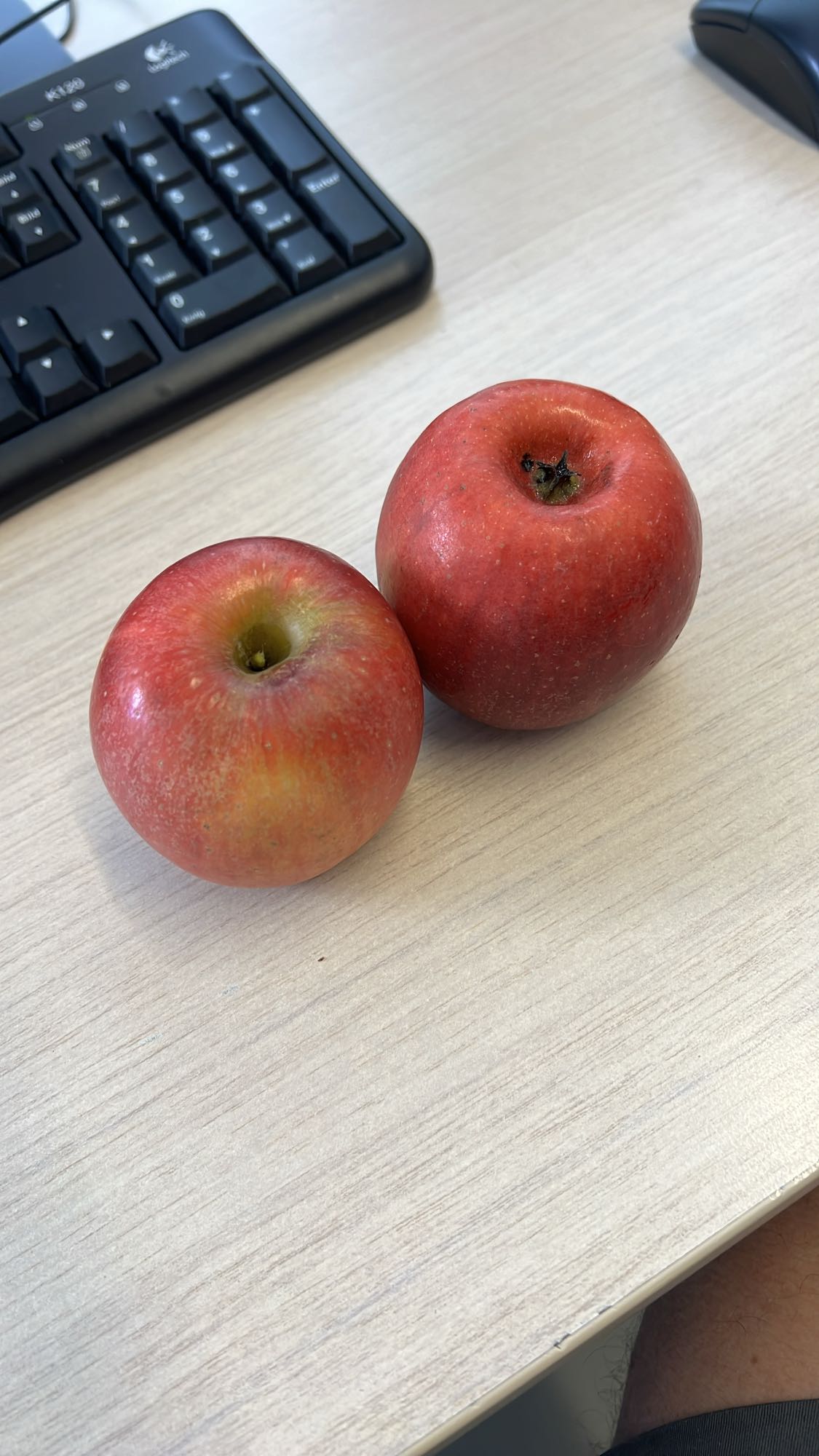 dwa jabłka