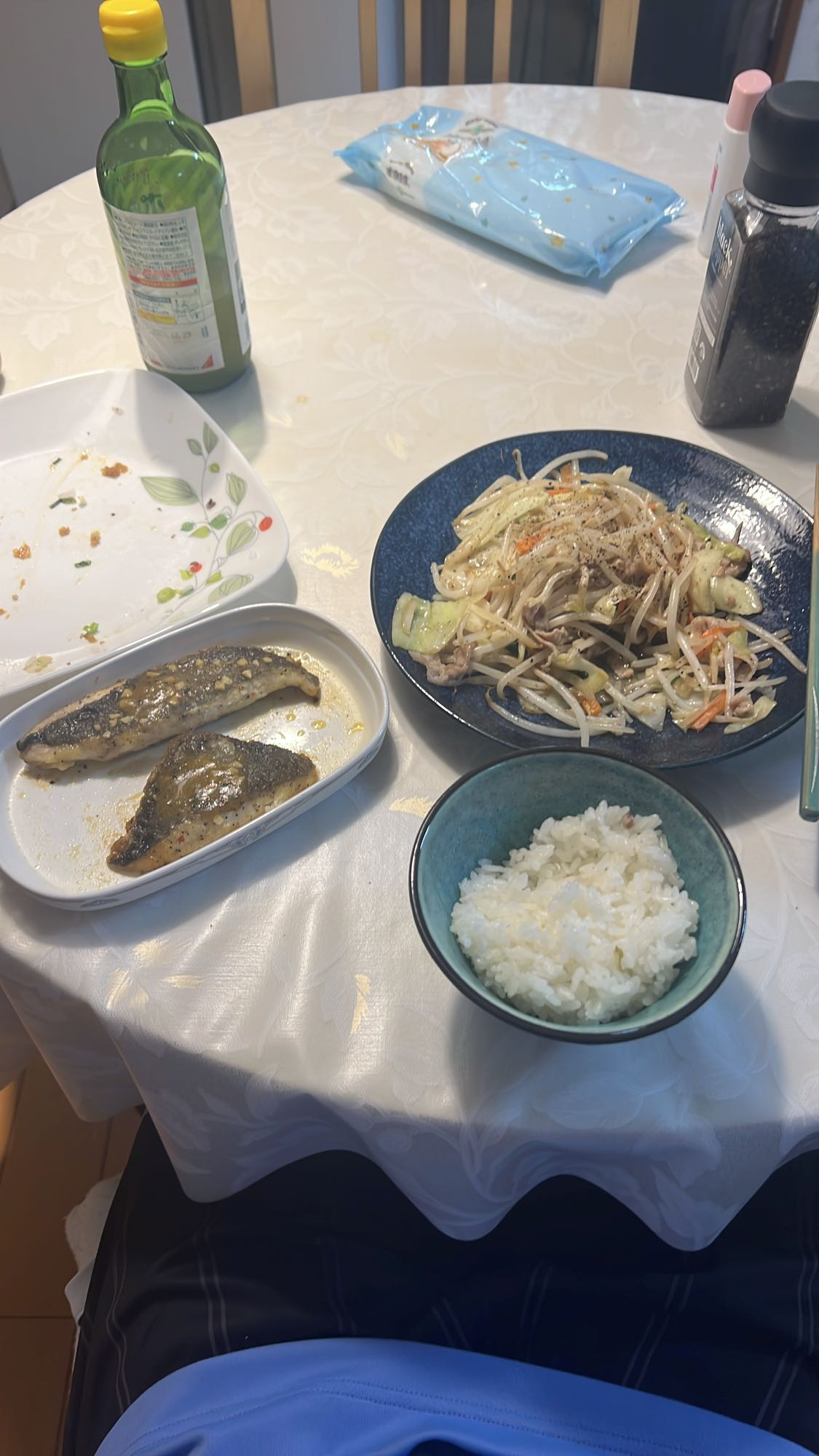 焼き魚と野菜炒め定食