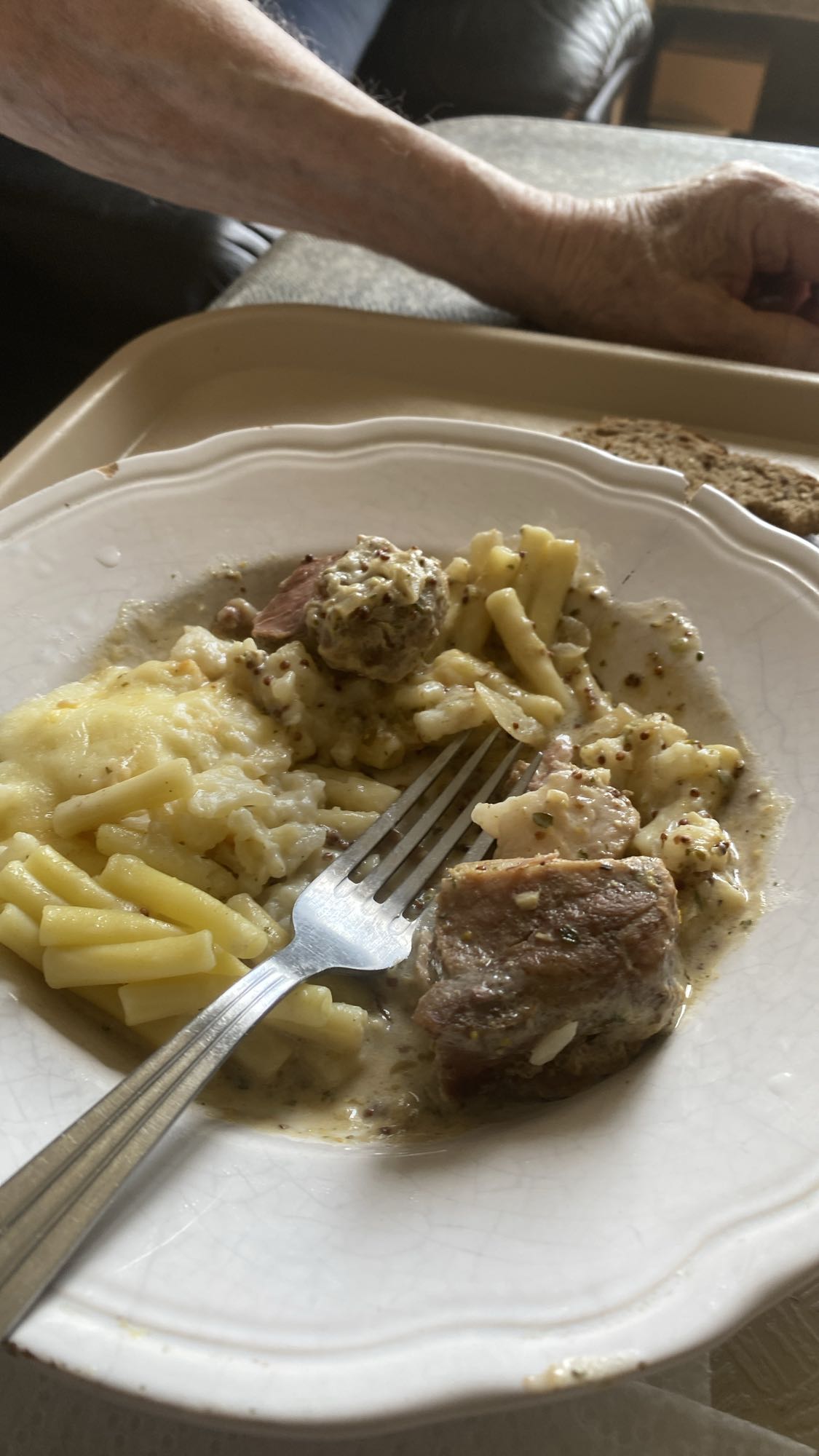 Pâtes et viande en sauce