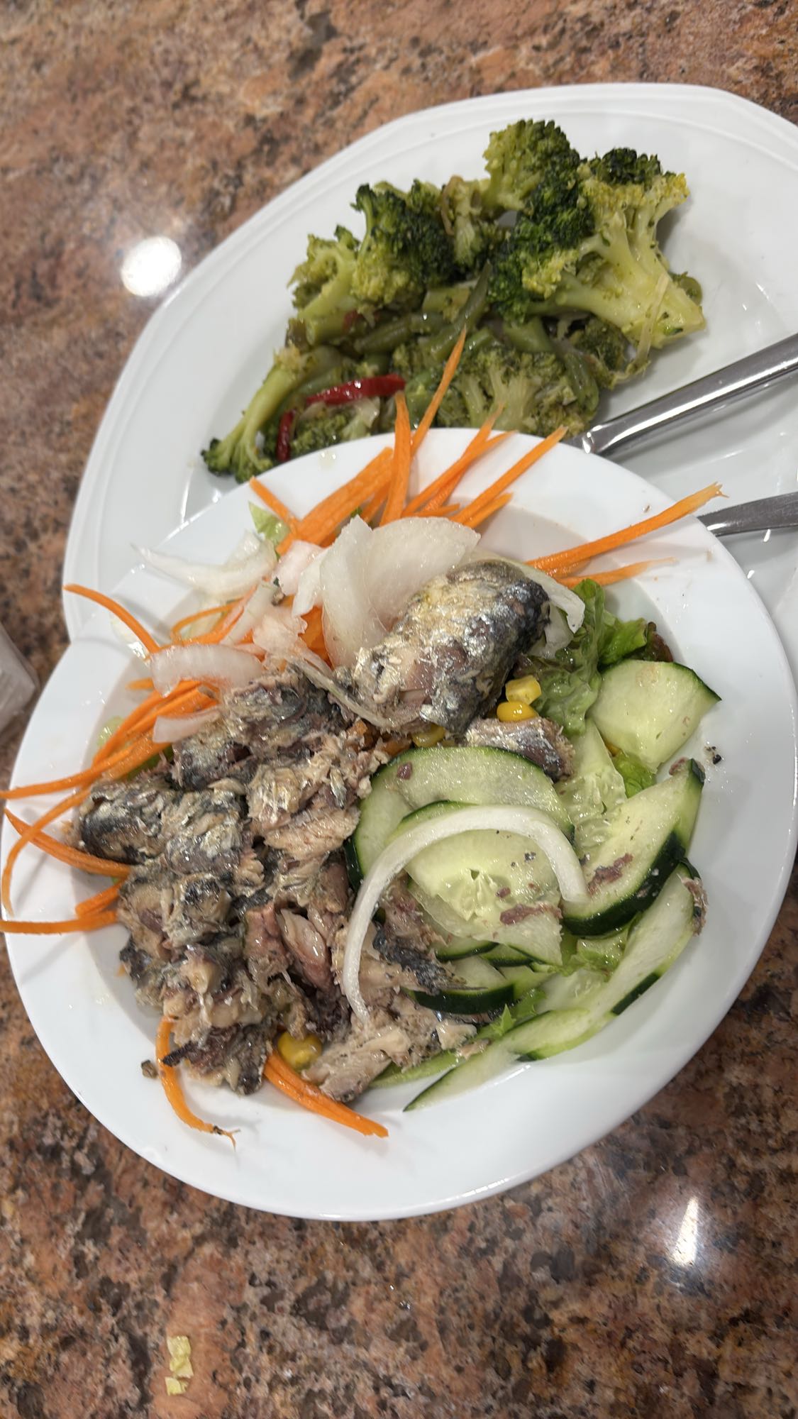 ensalada con sardinas y brócoli