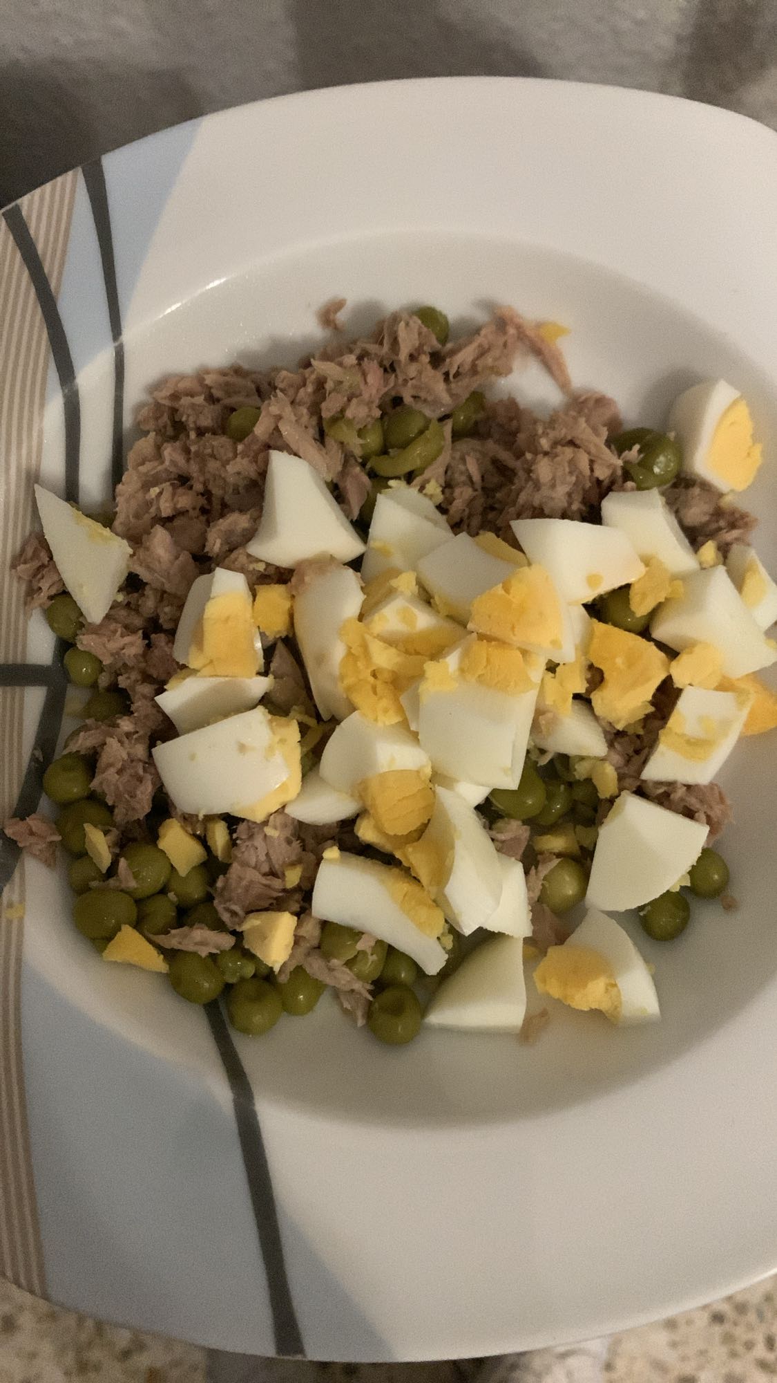 Ensalada de atún y huevo