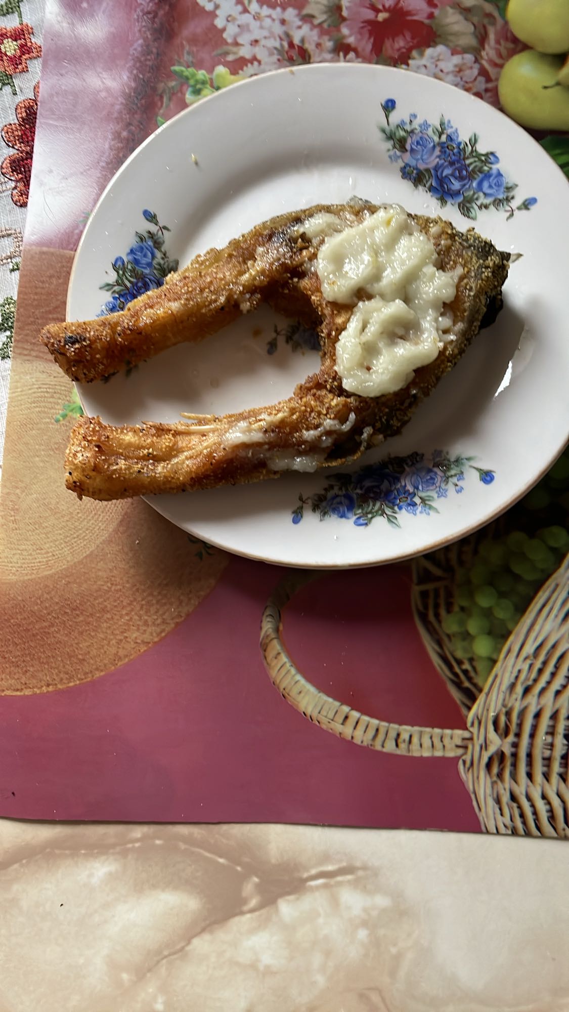 Pește prăjit cu mujdei