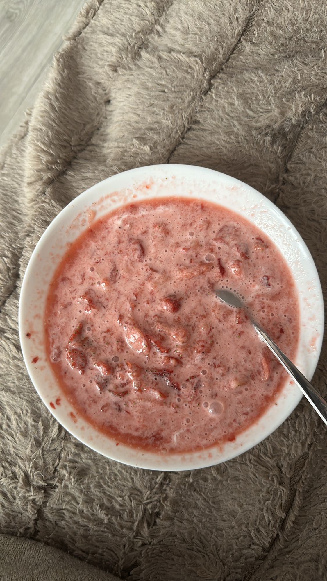 truskawki z jogurtem