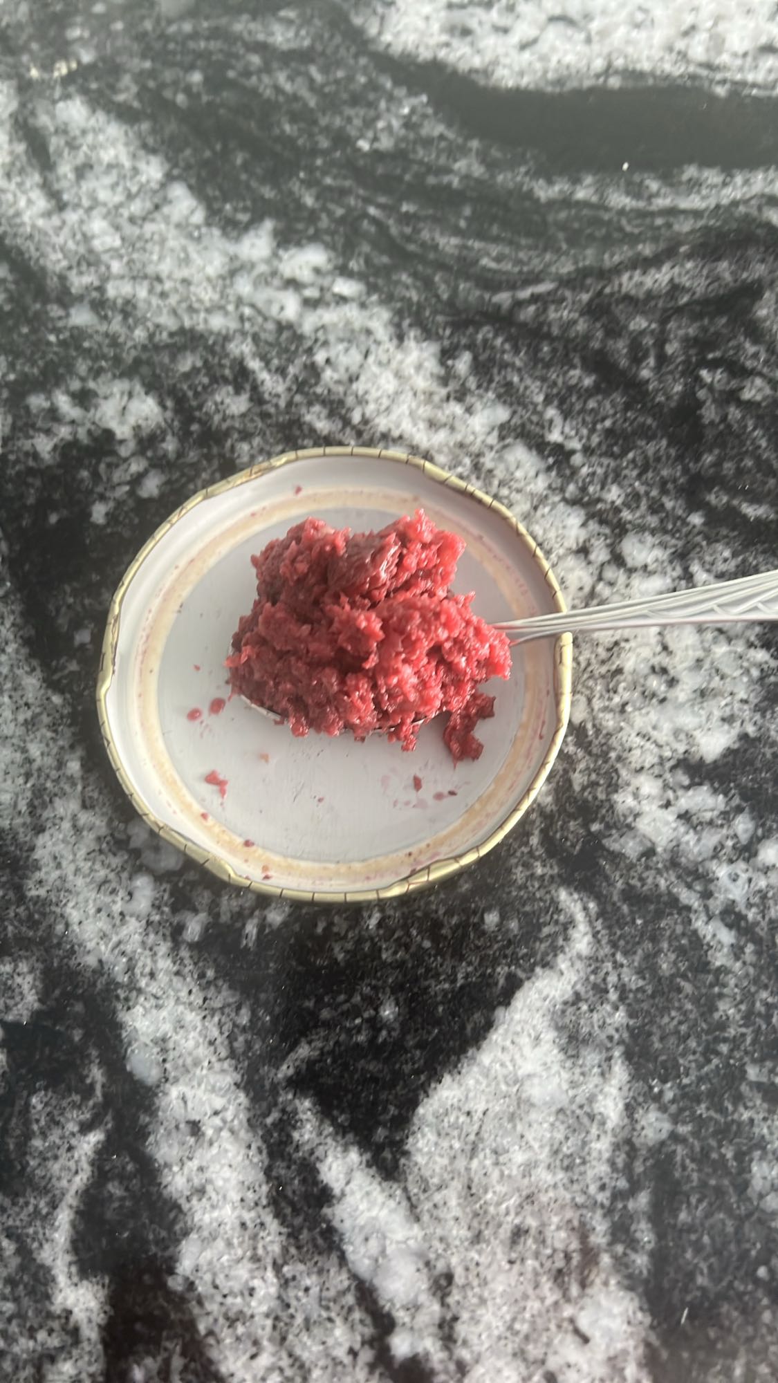 Rått kött på tallrik