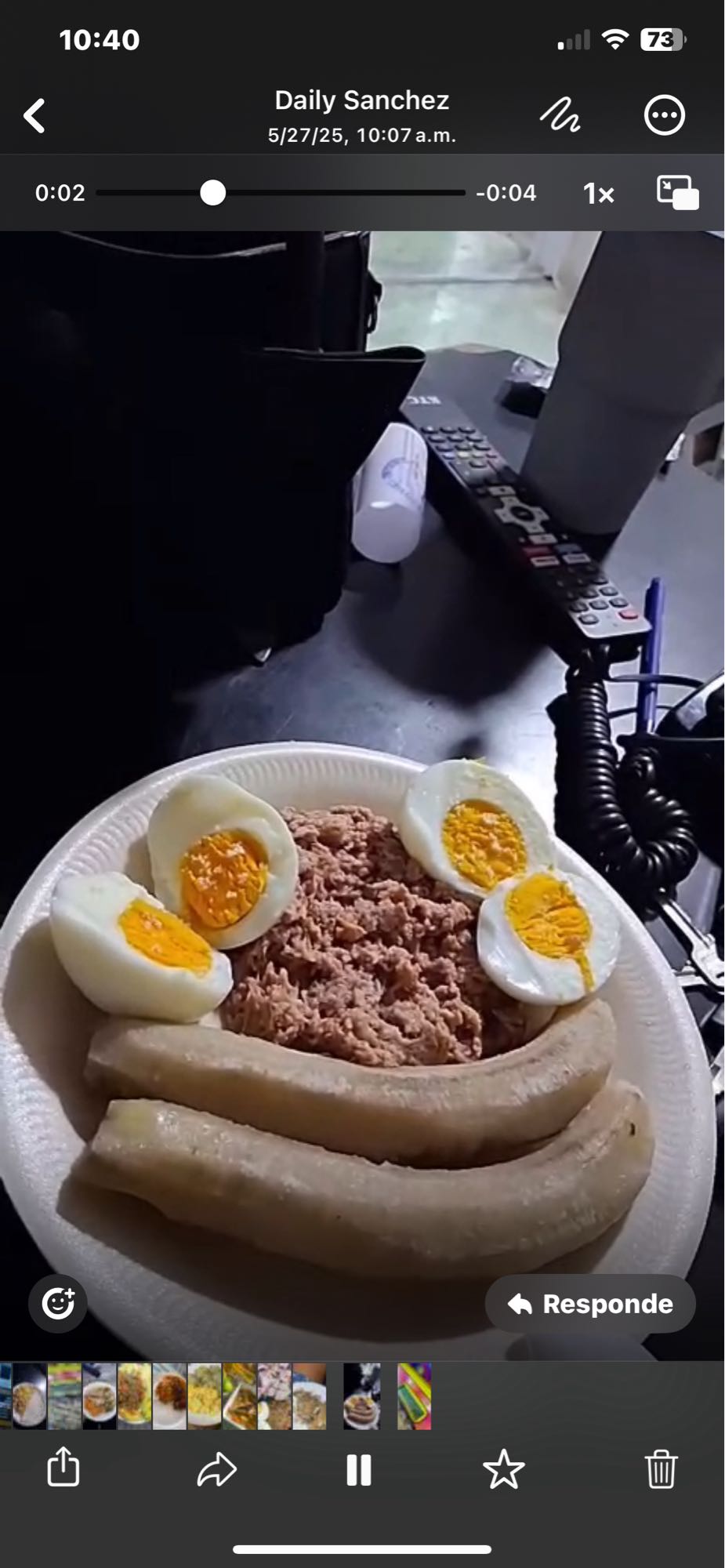 desayuno con huevo y plátano