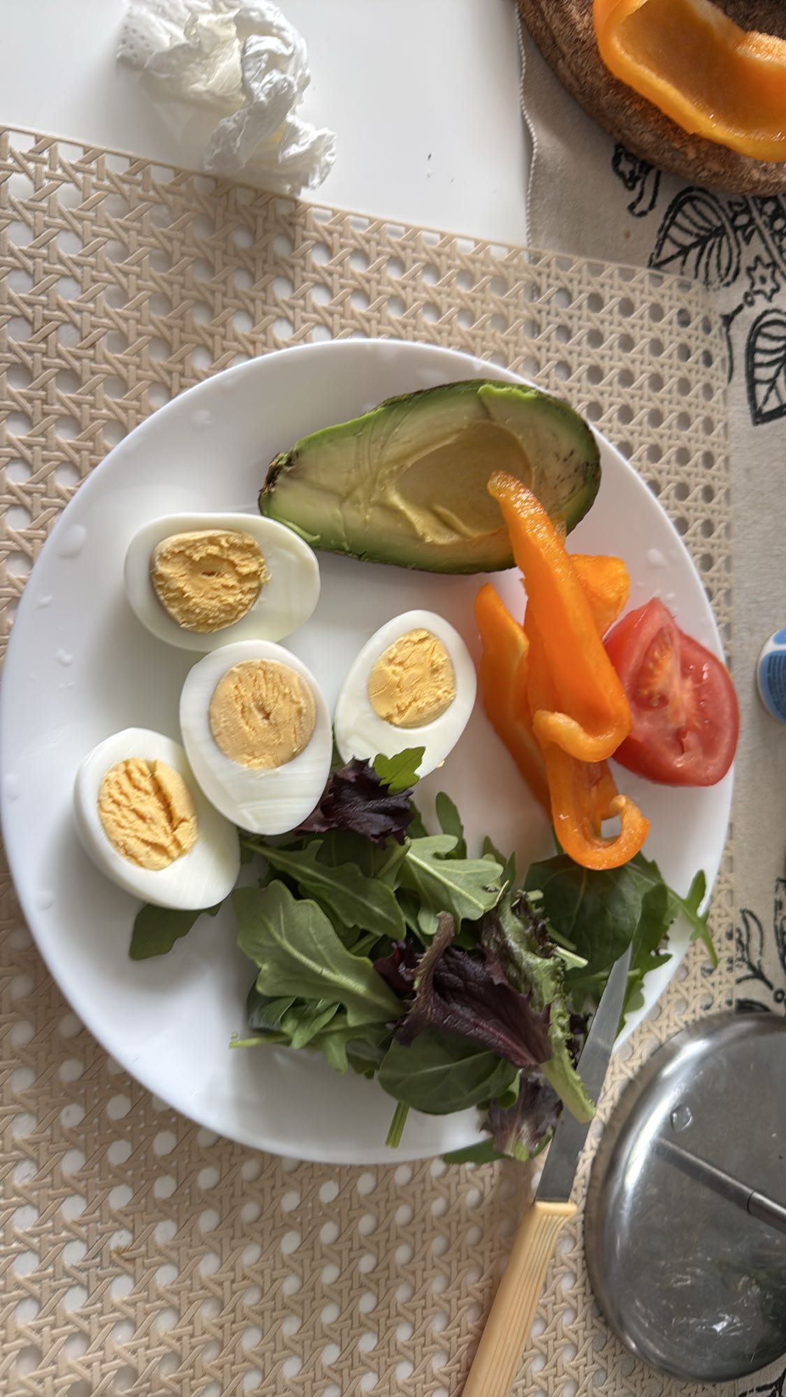 Ägg och grönsaksfat