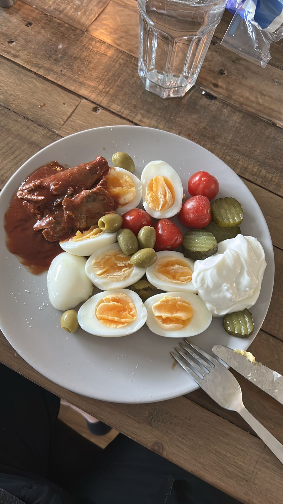 Ägg och tonfisk tallrik