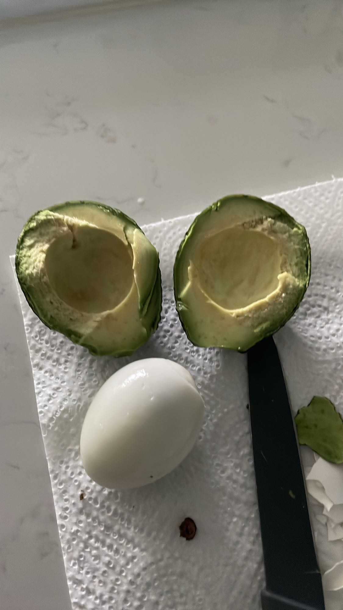 Avokado och kokt ägg