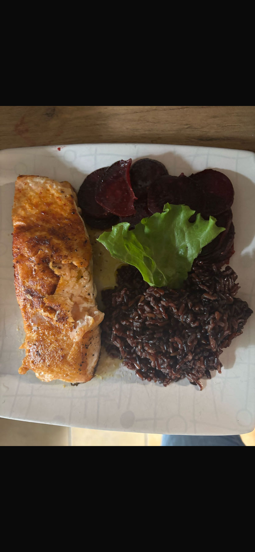 Łosoś z ryżem i burakami