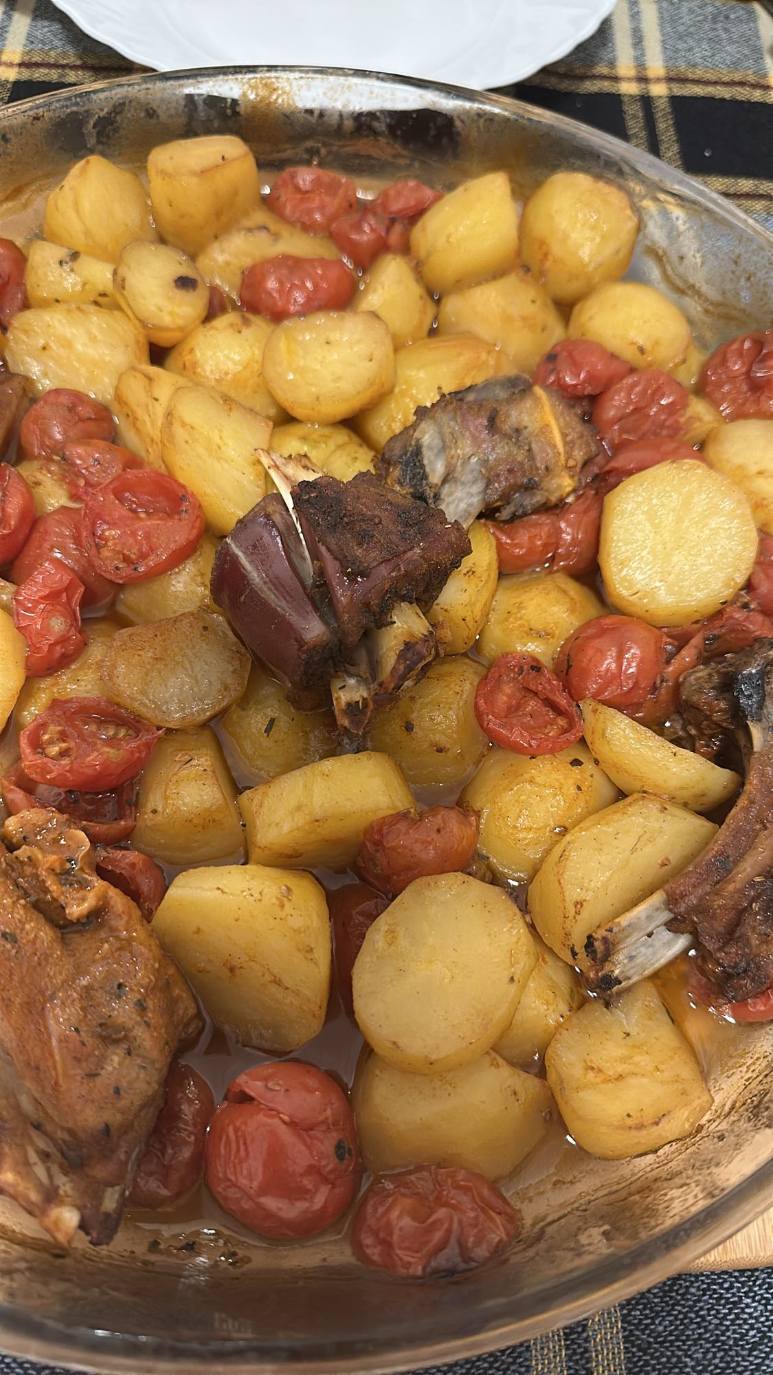 Roast lamb with potatoes