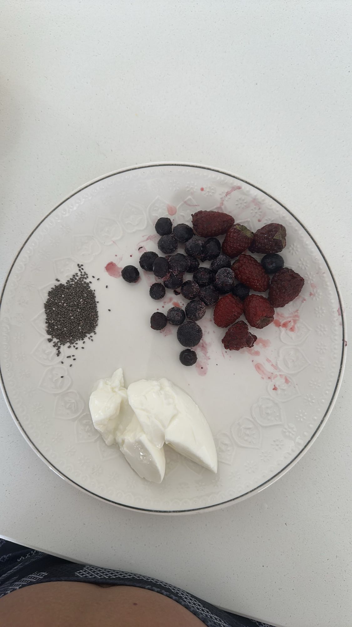 yogur con frutas y chía