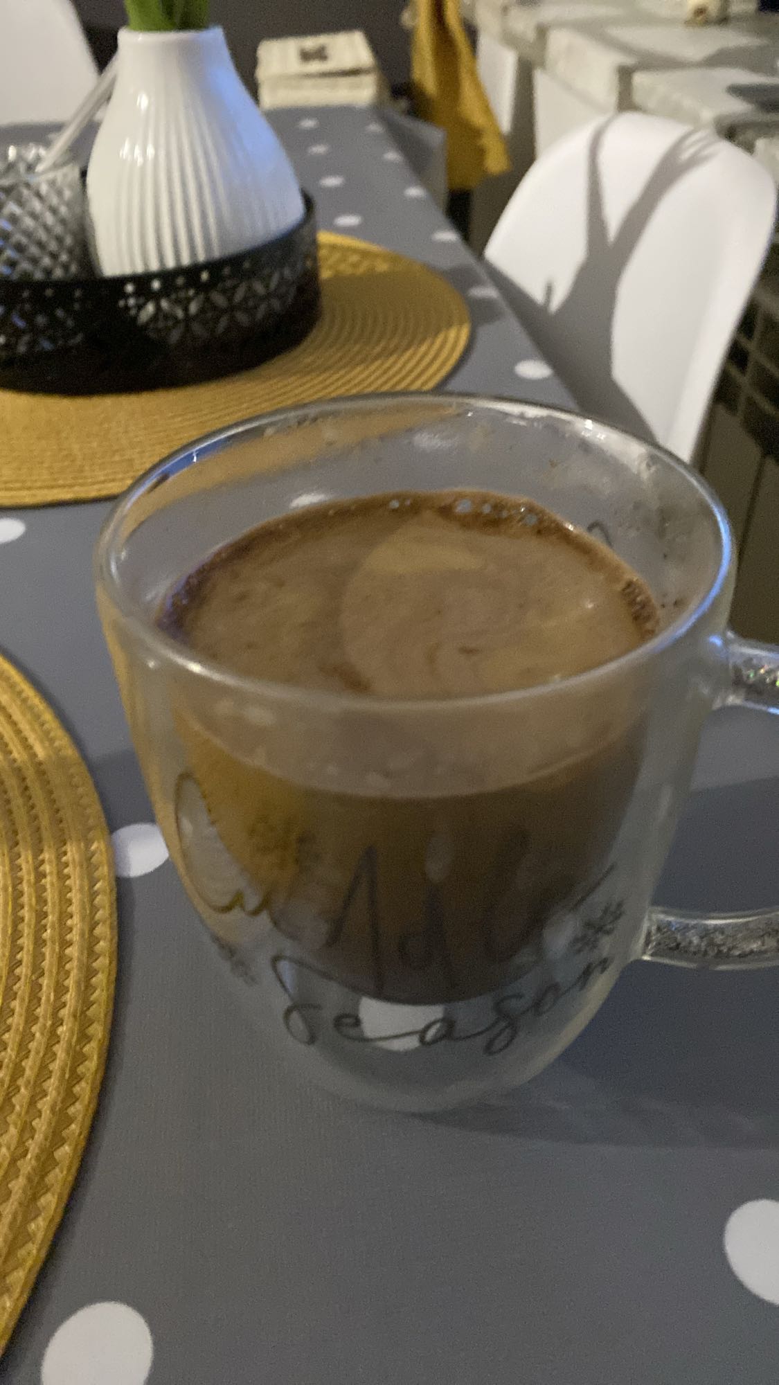 filiżanka kawy z mlekiem