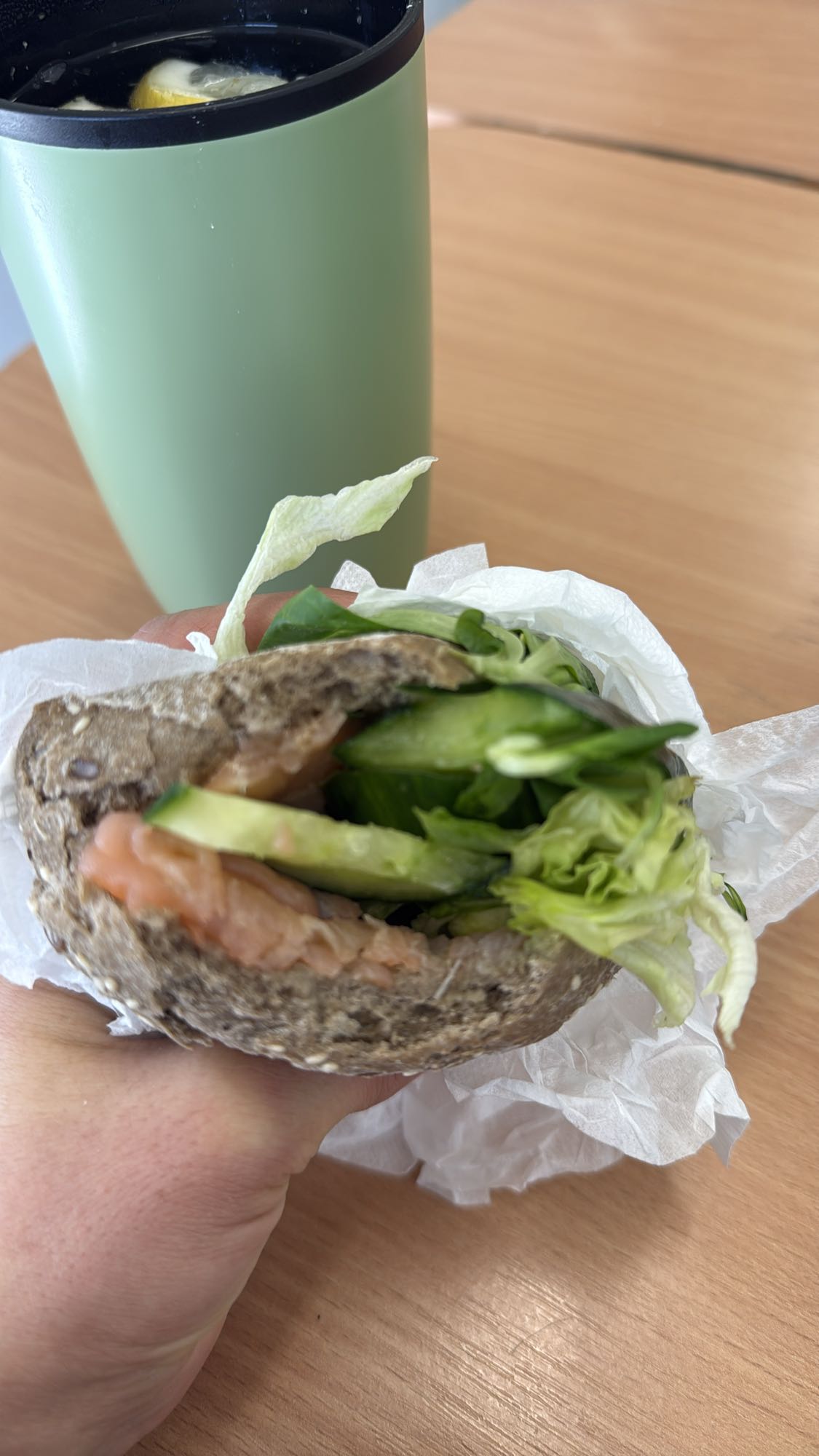 Wrap cu somon și legume