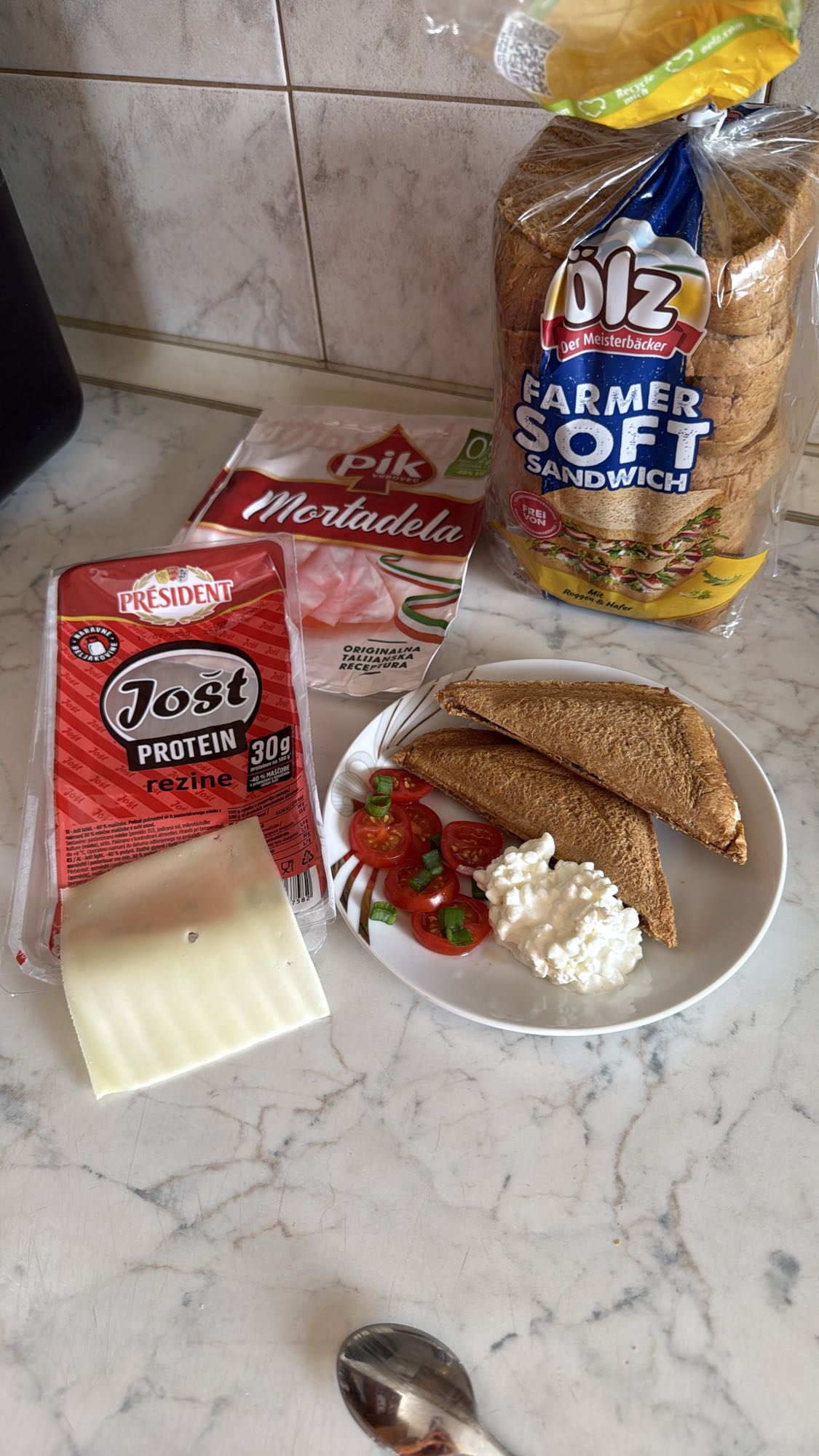 Protein sandwich plate