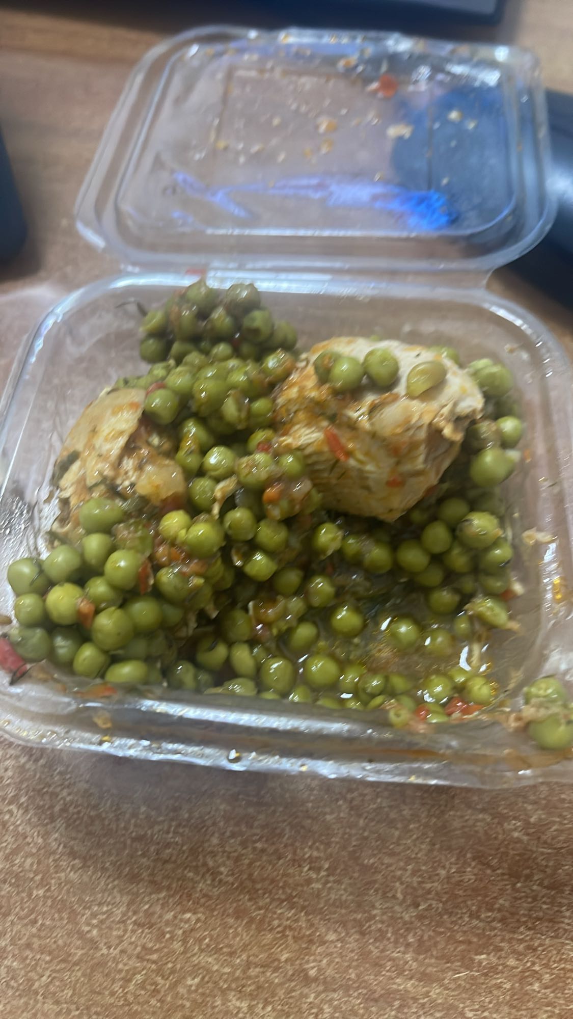 Piept de pui cu mazăre