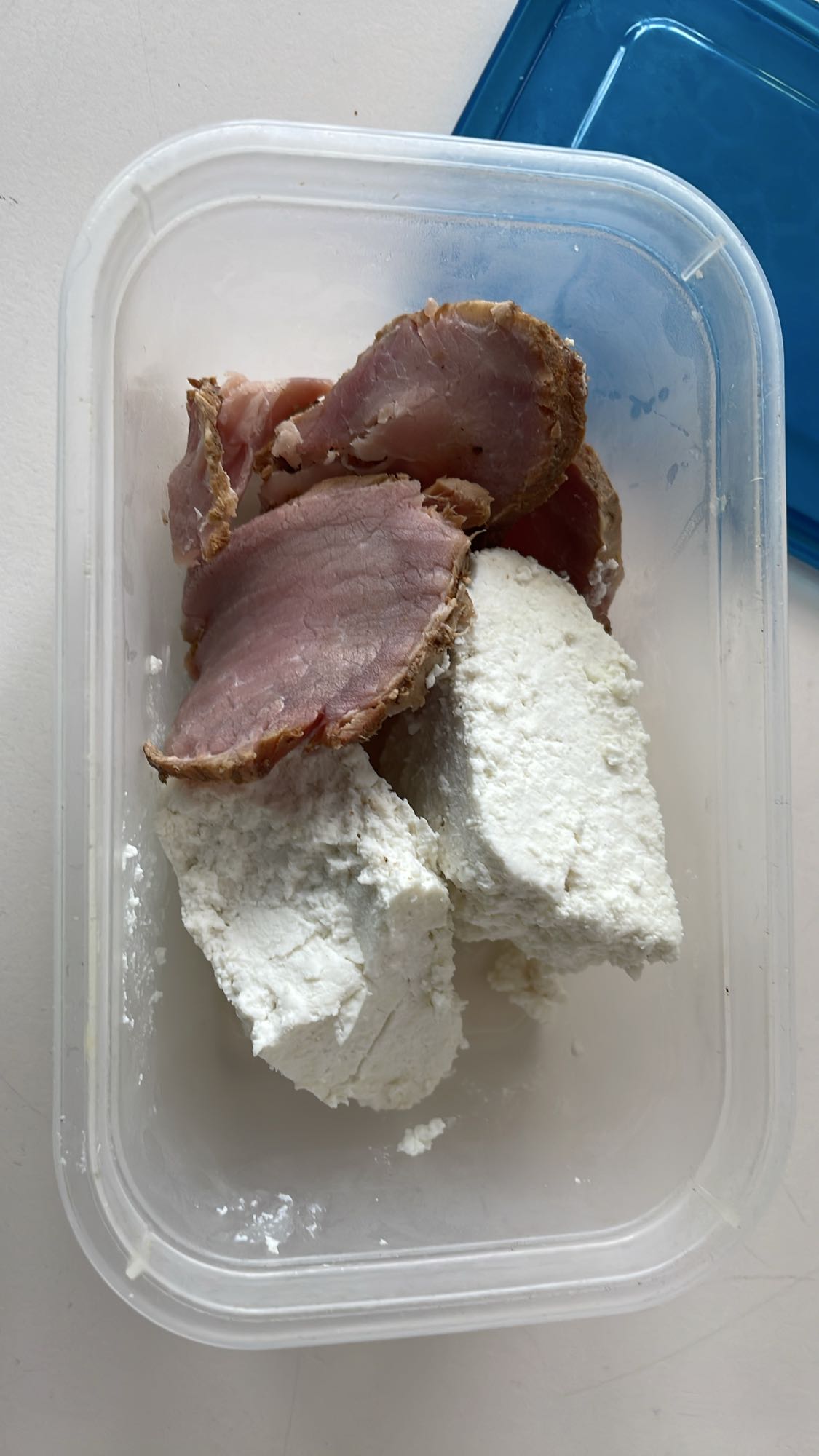 Brânză cu mușchi afumat