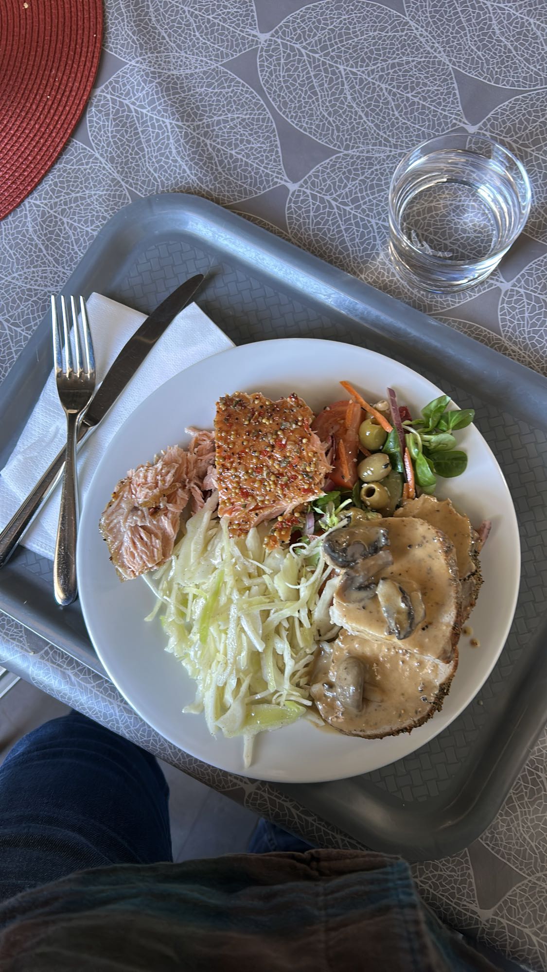 Lax, sallad och fläskfilé