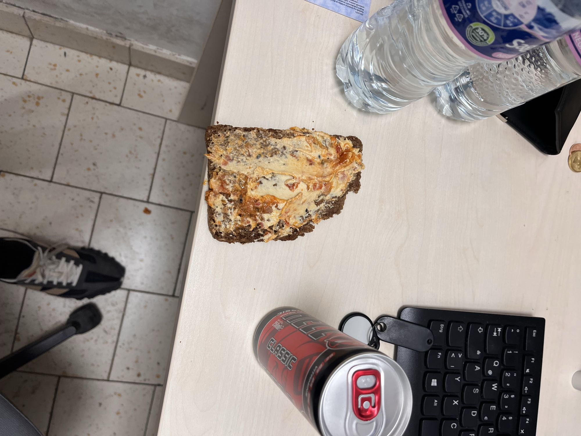 Kruh s namazom i piće