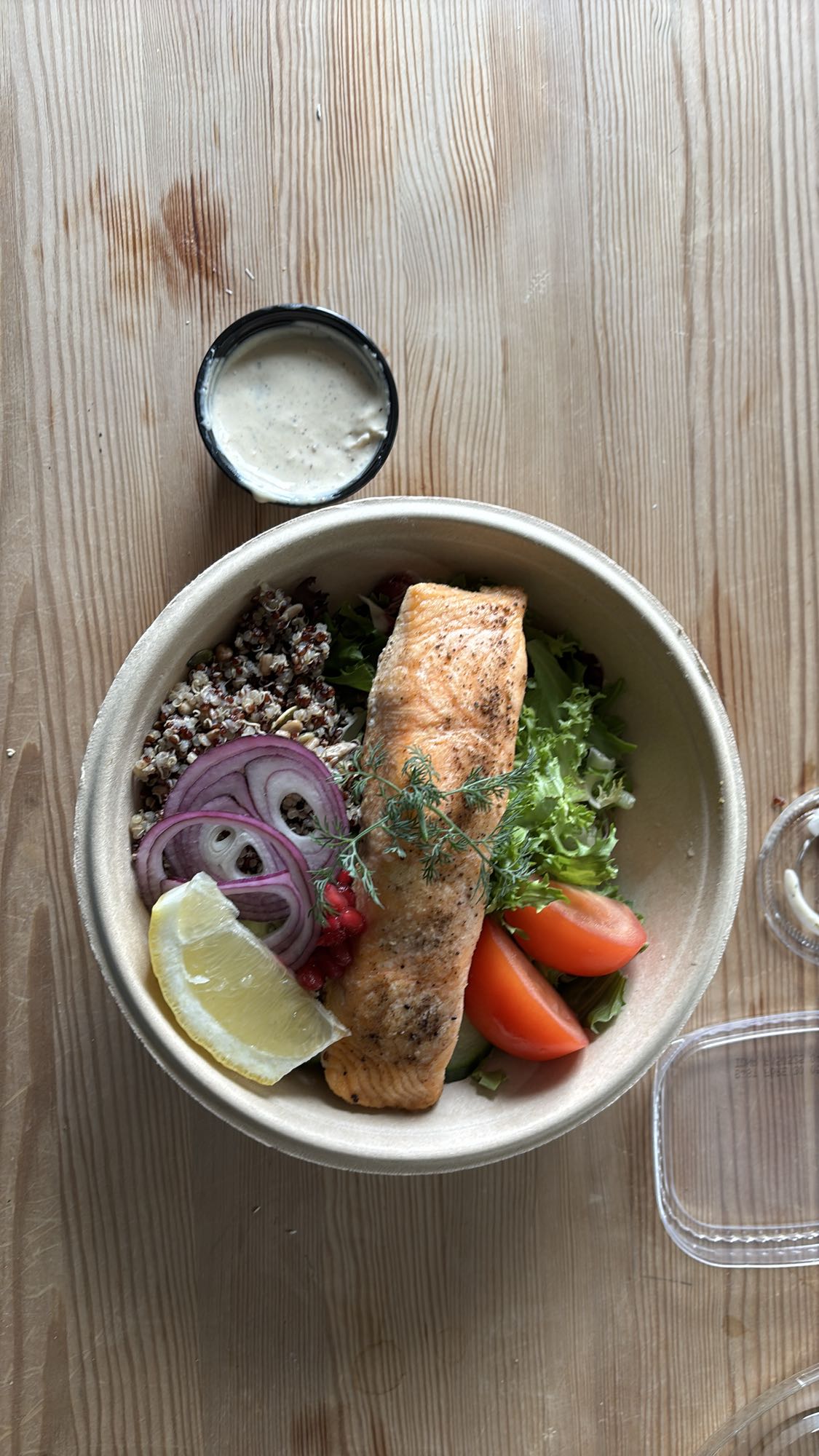 Lax- och quinoaskål