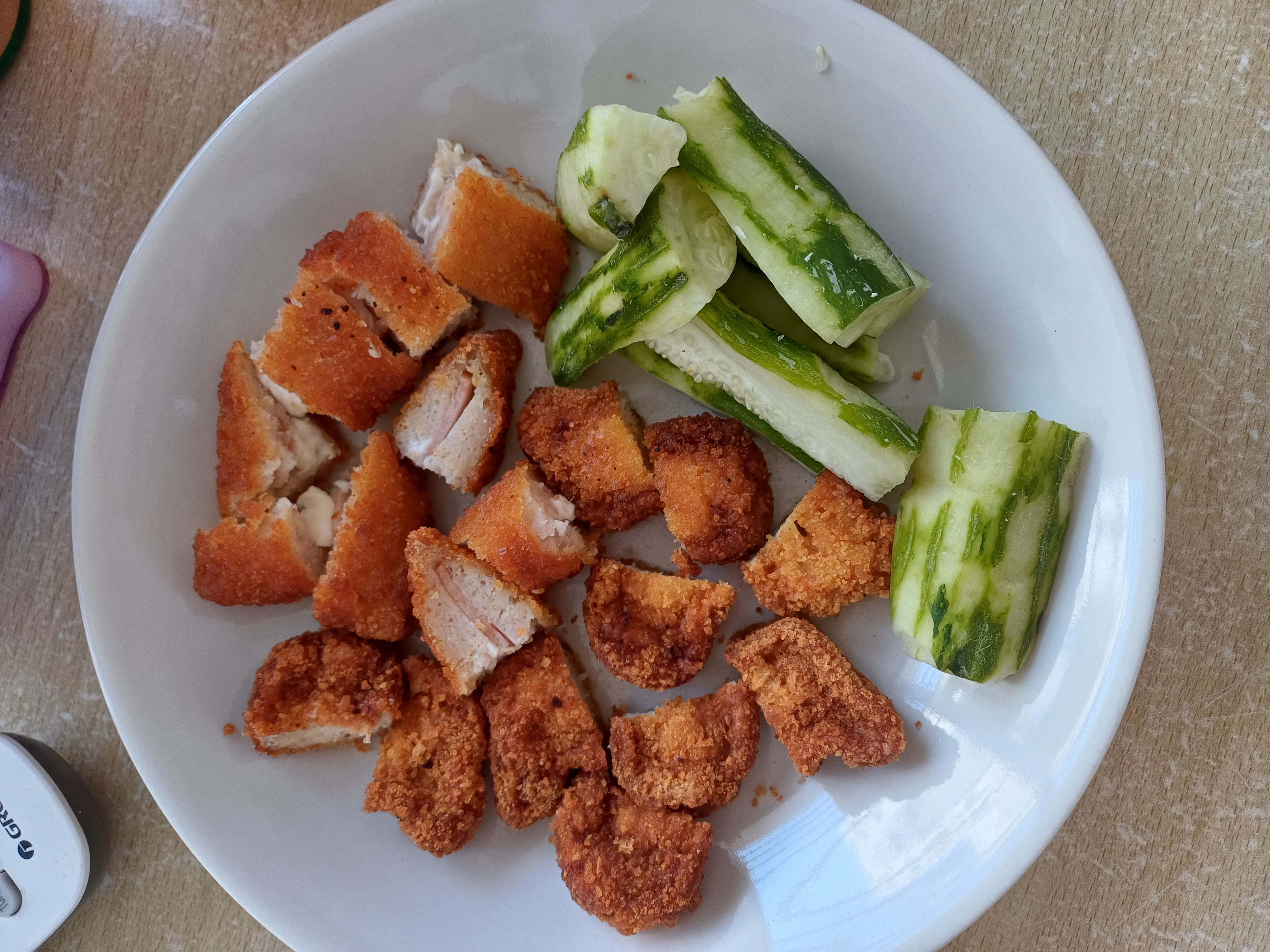 Poulet pané et concombre