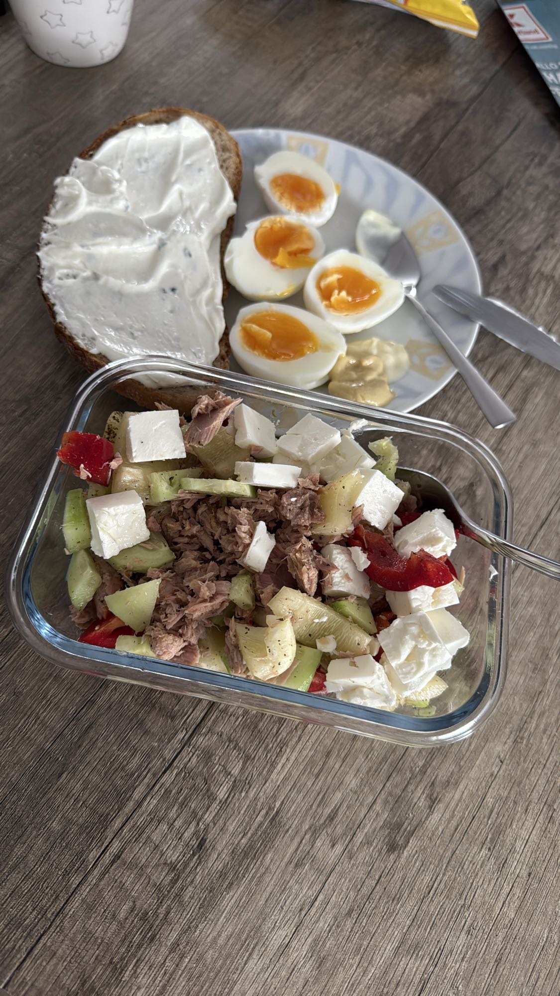 Sałatka z tuńczykiem i jajka