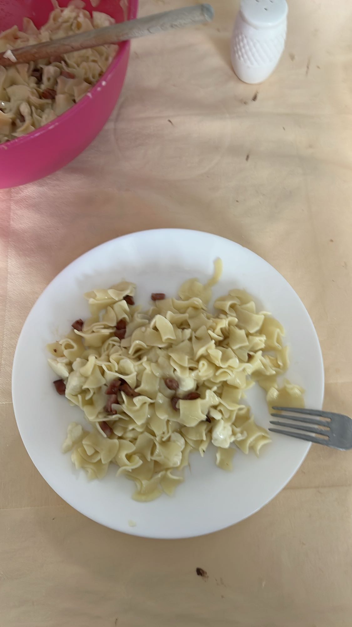 Lăști cu brânză și jumări din șuncă de porc