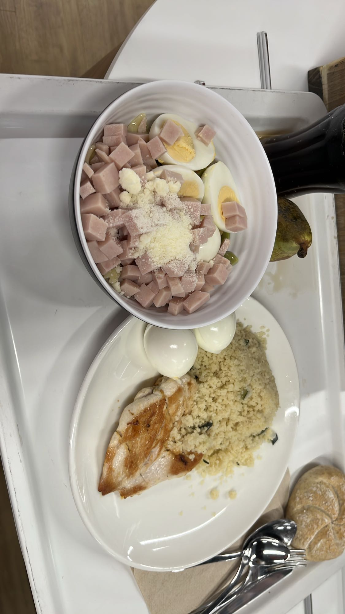 Pollo con huevo y cuscús